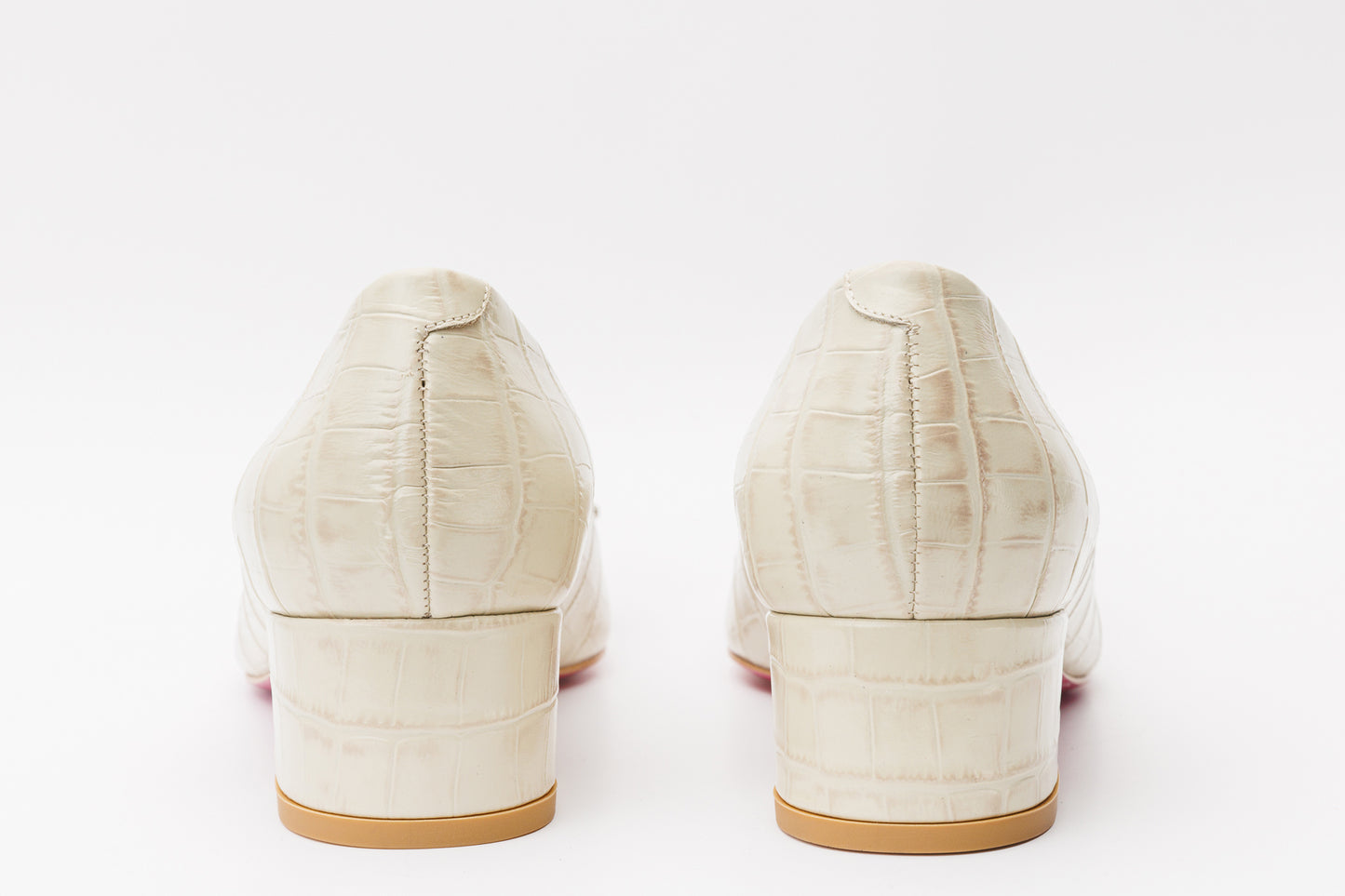 Zapato de salón Foggia de cuero crema con tacón cuadrado para mujer