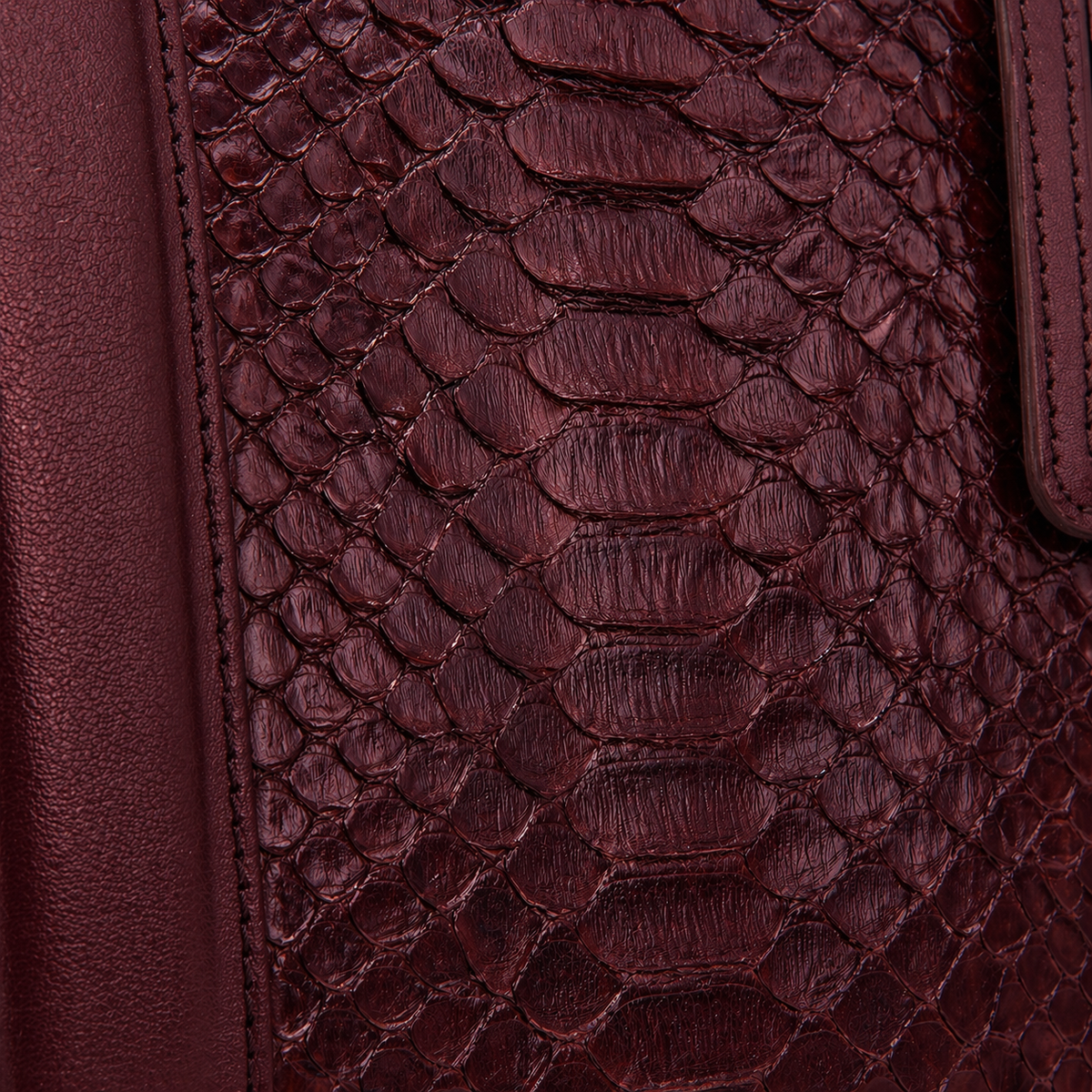 The Velar Bolso de fin de semana de cuero de pitón pintado a mano Burgundy