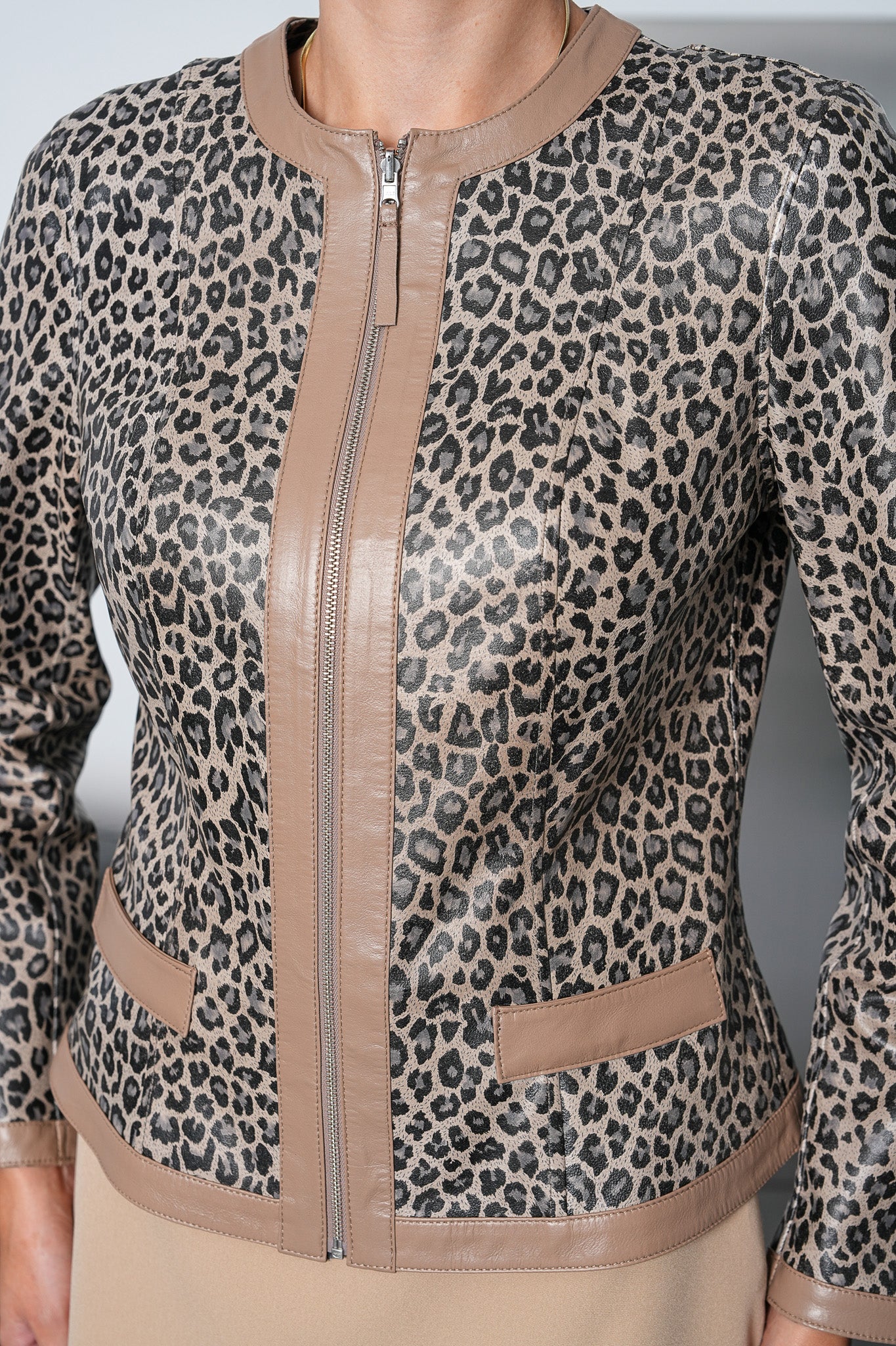 Chaqueta De Mujer Reversible De Piel Topo Y Estampado Leopardo Virelia