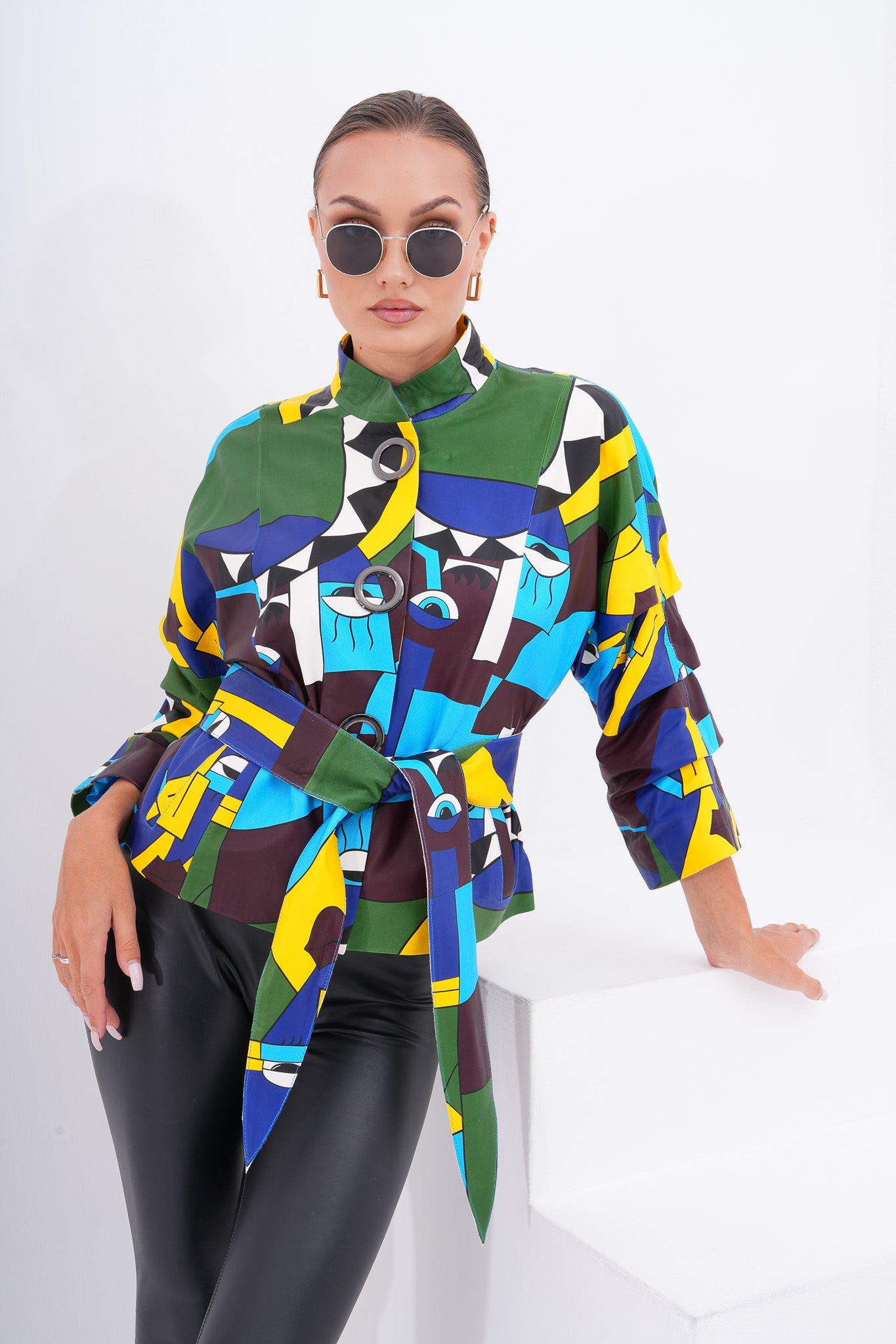 Chaqueta de cuero para mujer Odessa con arte geométrico multicolor