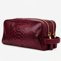 Bolso Essentials para Hombre de Cuero de Pitón Color Burdeos Belluno