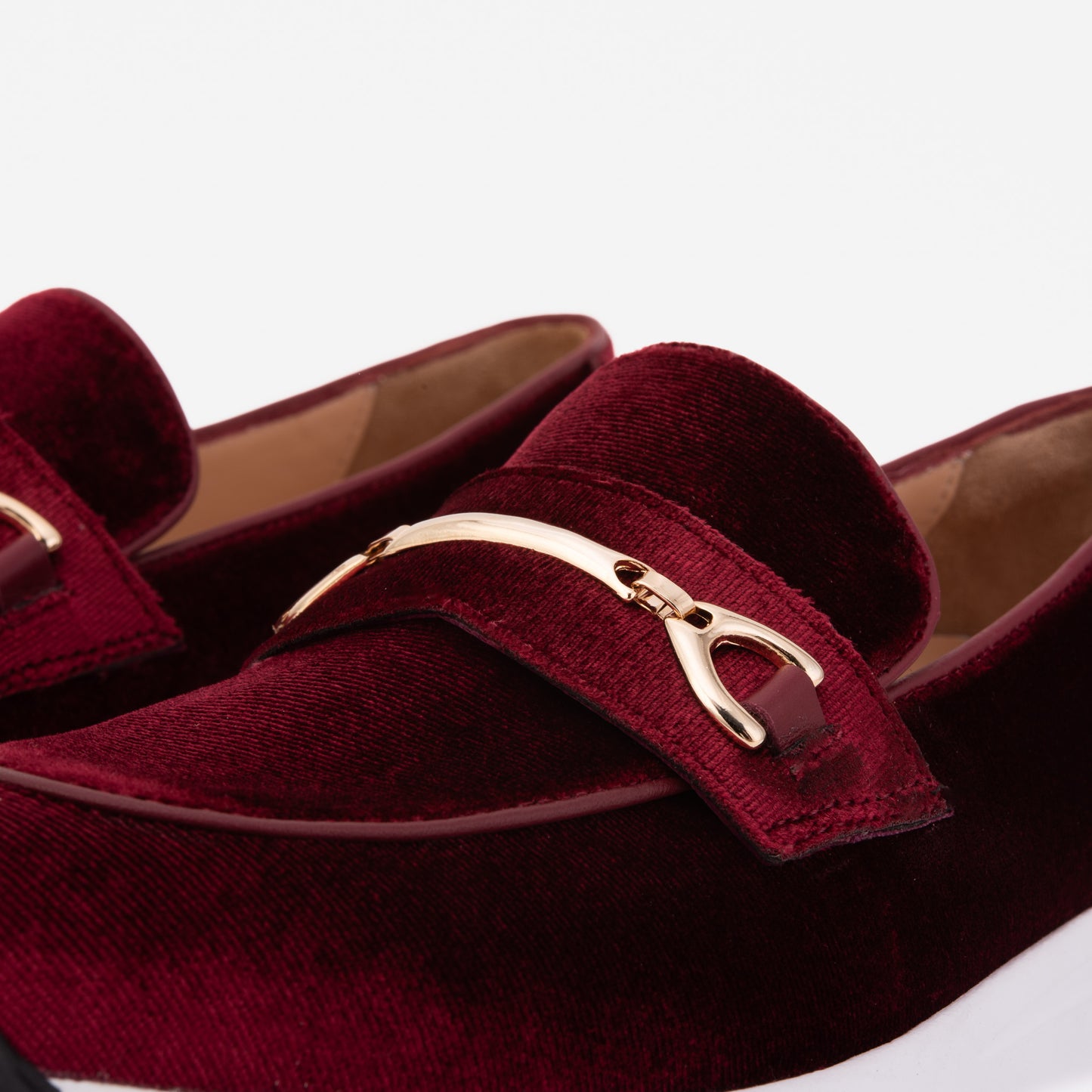 La Zapatilla de Cuero Burdeos para Mujer de Milán