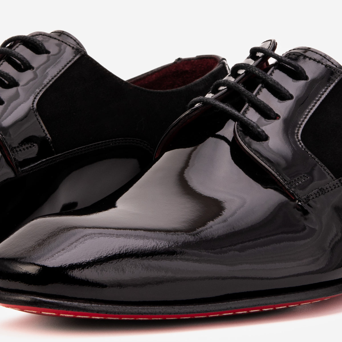 The Valtessaro Black Patent Leather & Suede Men Oxford Shoe