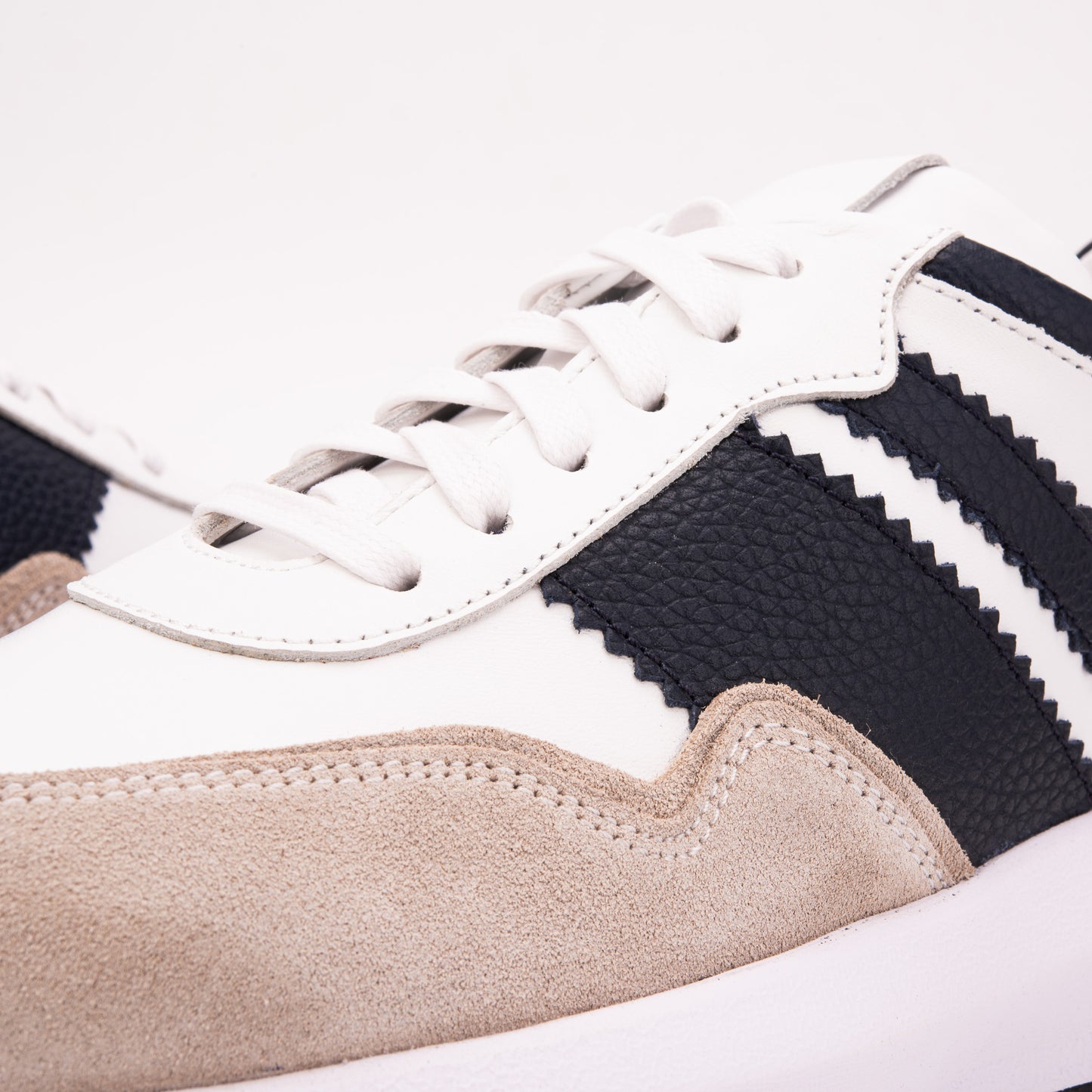 The Valtieri Navy & Sand Leather Men Sneaker