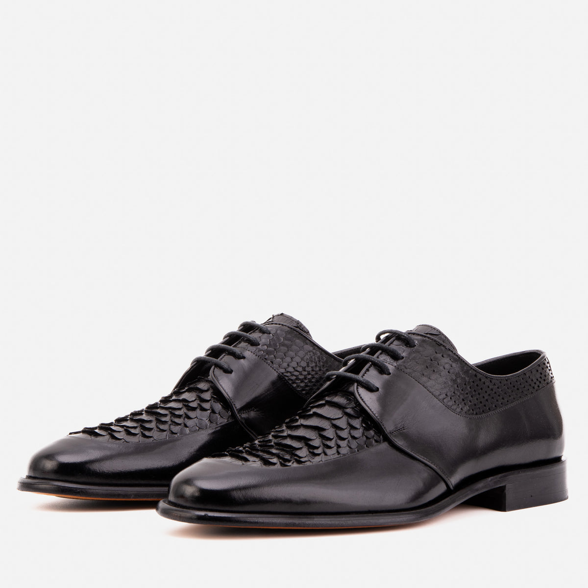 El Zapato para Hombre Arven de Cuero de Pitón Negro