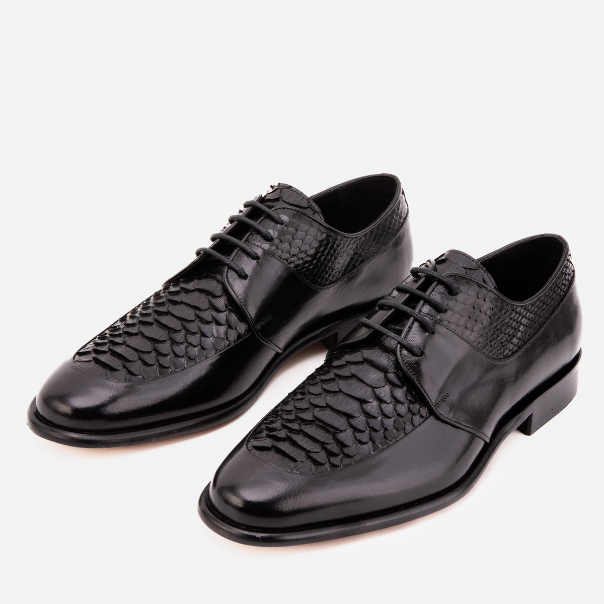 El Zapato para Hombre Arven de Cuero de Pitón Negro
