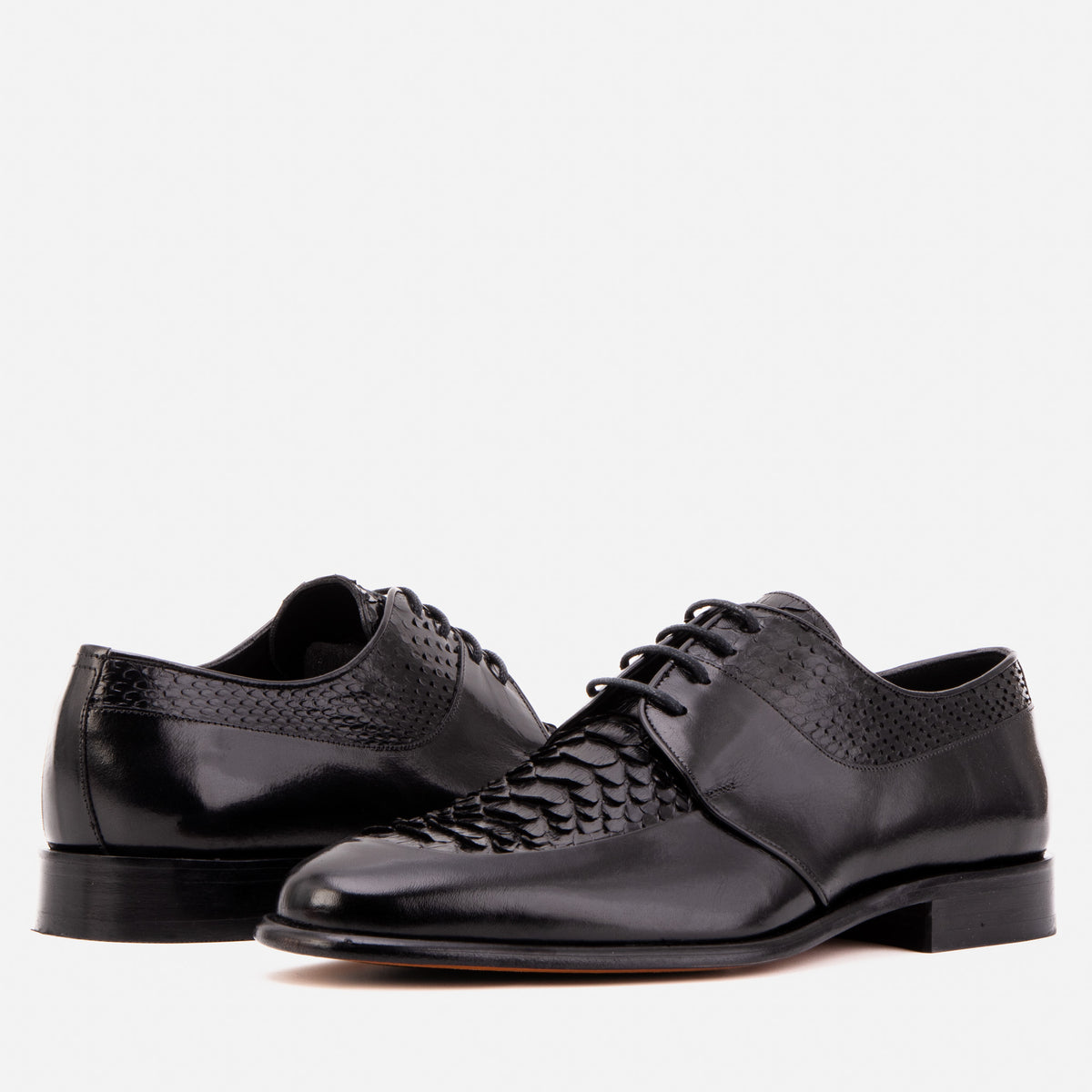 El Zapato para Hombre Arven de Cuero de Pitón Negro