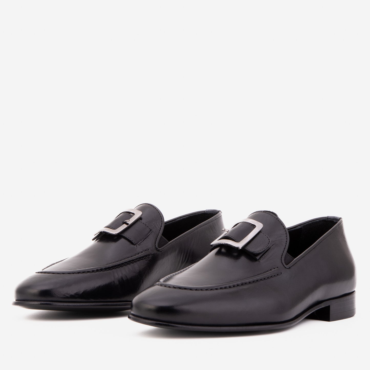 El mocasín para hombre Astoria de cuero de búfalo negro