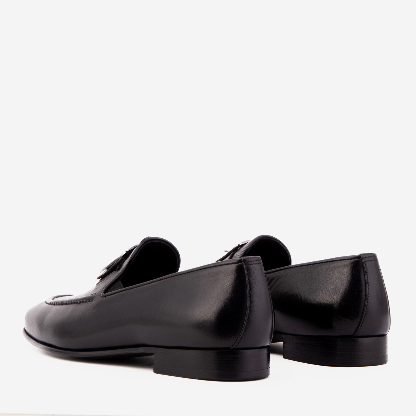 El mocasín para hombre Astoria de cuero de búfalo negro