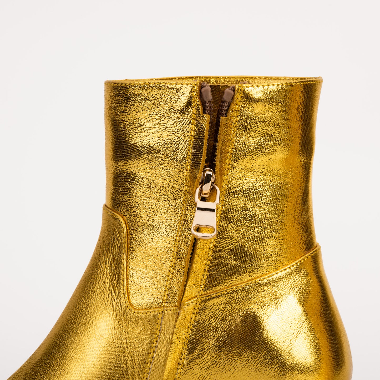 Las Botas de Mujer con Tacón de Gatito de Cuero Dorado Golden Glow
