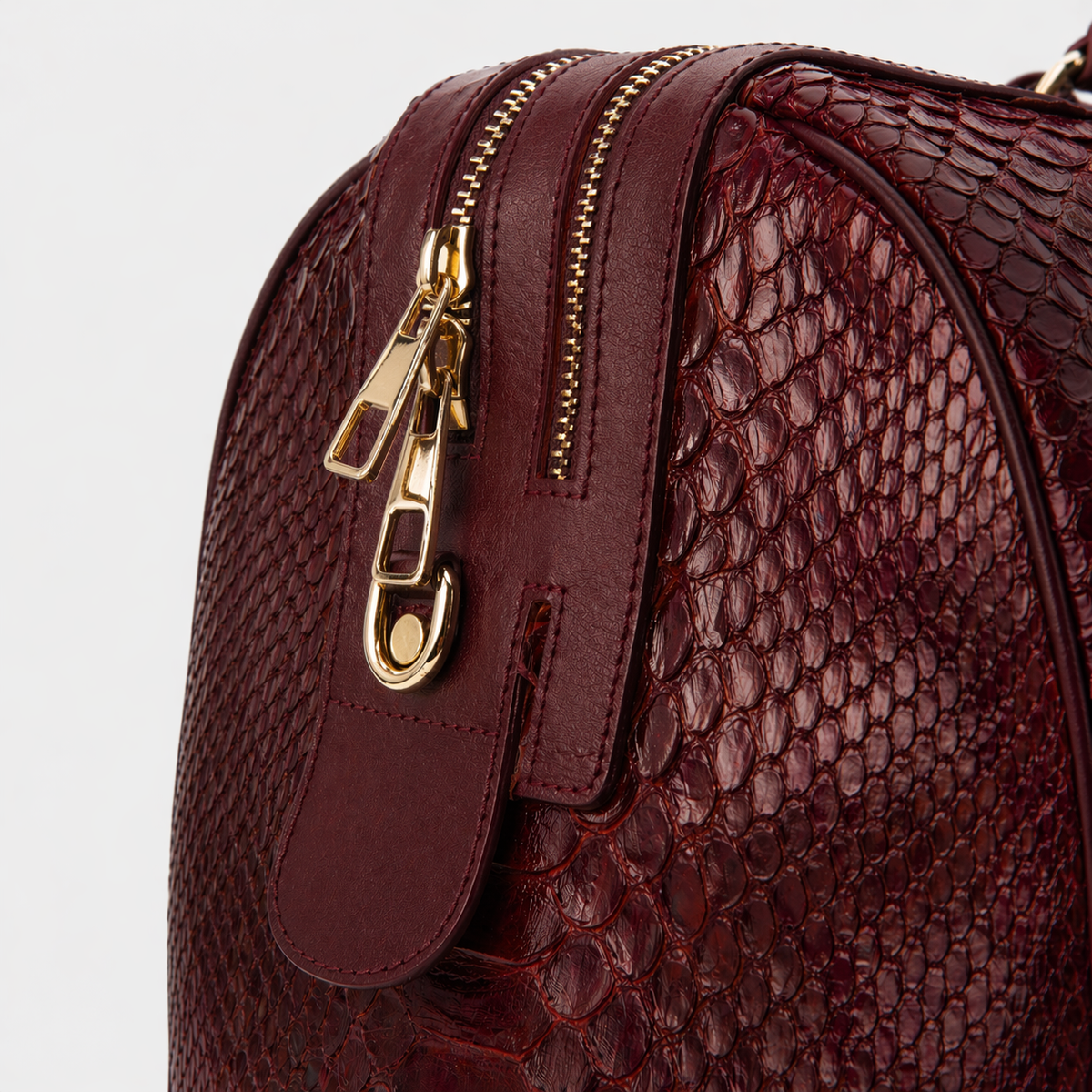 The Velar Bolso de fin de semana de cuero de pitón pintado a mano Burgundy