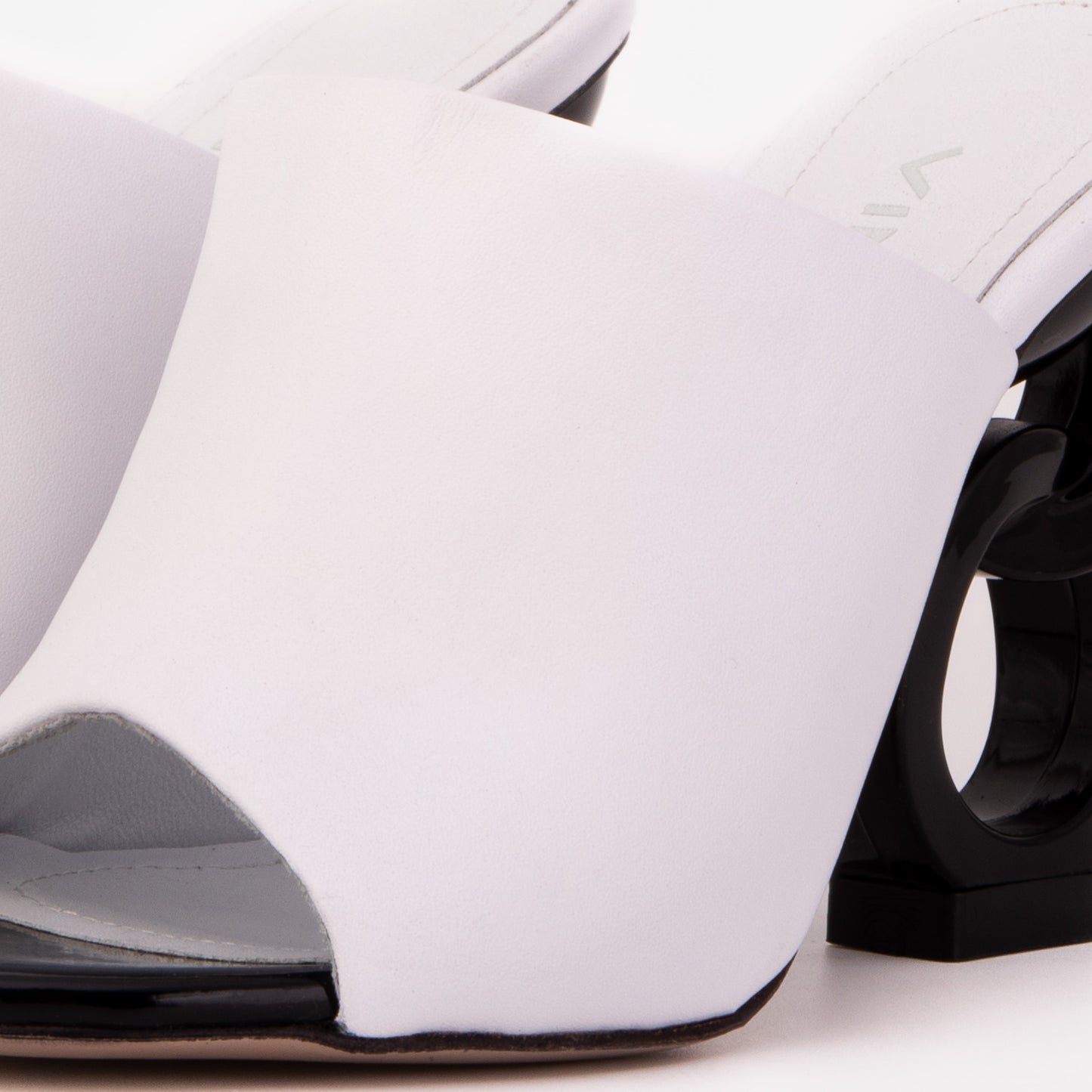 Sandalia de piel blanca para mujer Cymmer 