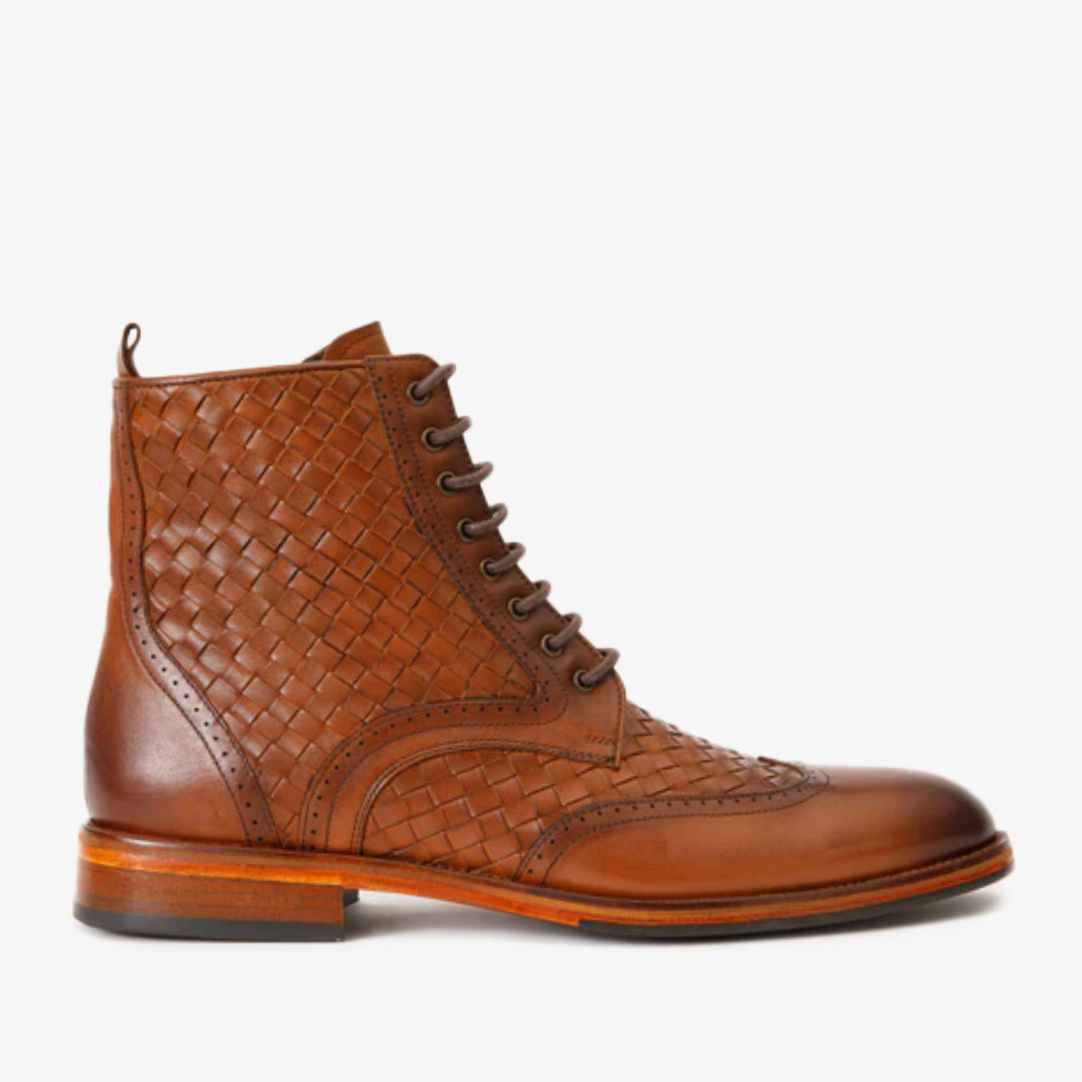 Bota de hombre Loddon de cuero color canela con punta de ala, tejida a mano, con cordones y cremallera