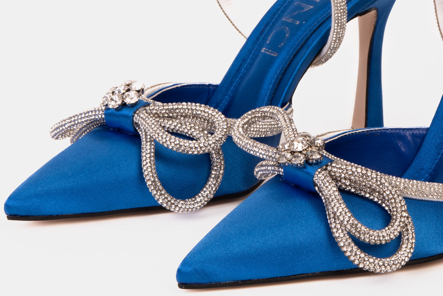 ¡Última venta de las sandalias para mujer Floransa Sax de cuero azul con punta afilada y correa al tobillo!