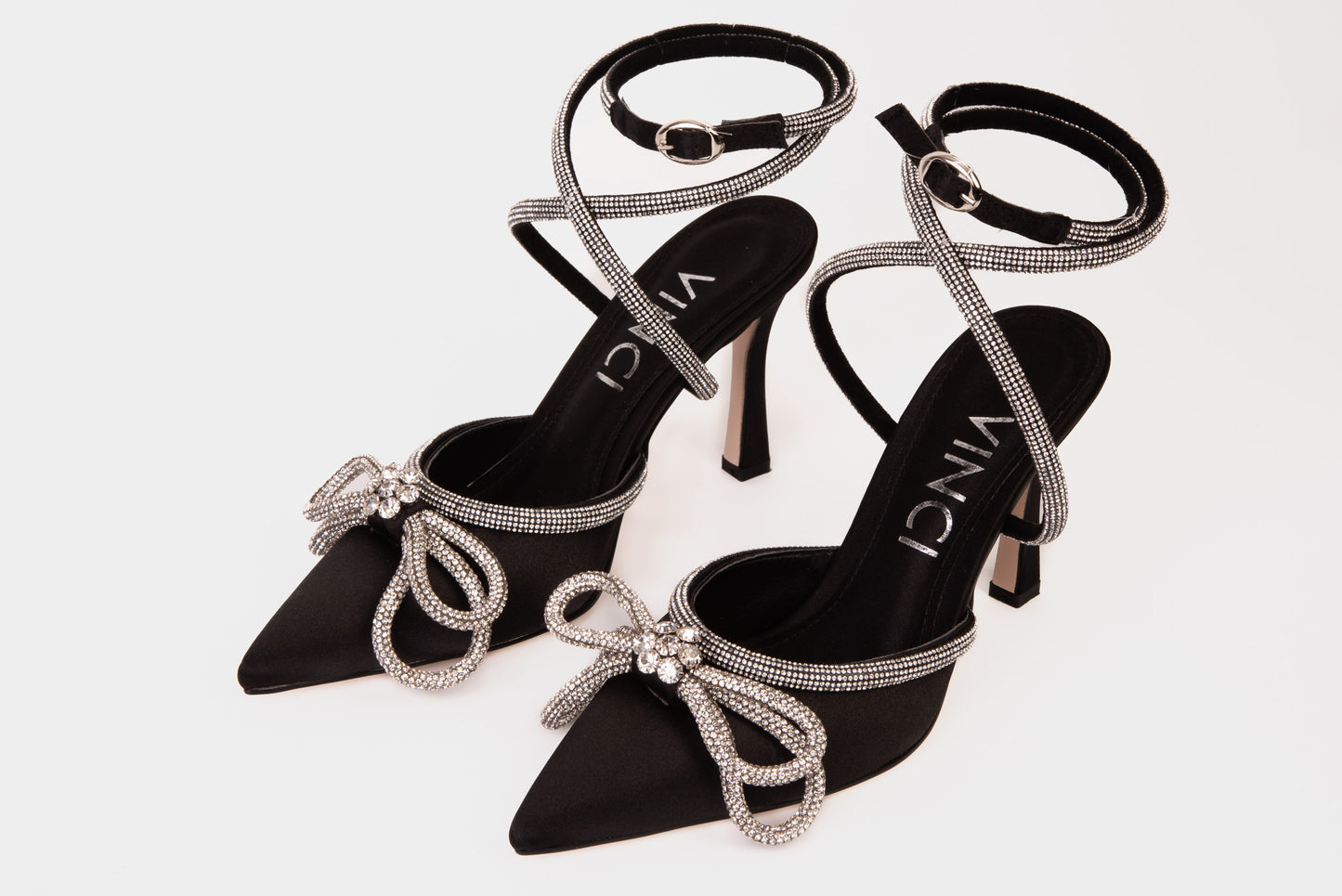 ¡Venta Final de las Sandalias de Mujer Floransa de Cuero Negro con Punta Puntiaguda y Correa al Tobillo!