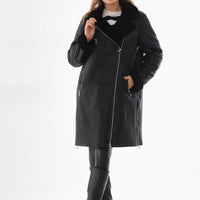 La chaqueta de cuero para mujer con forro de piel de oveja y piel de zorro en negro ónix