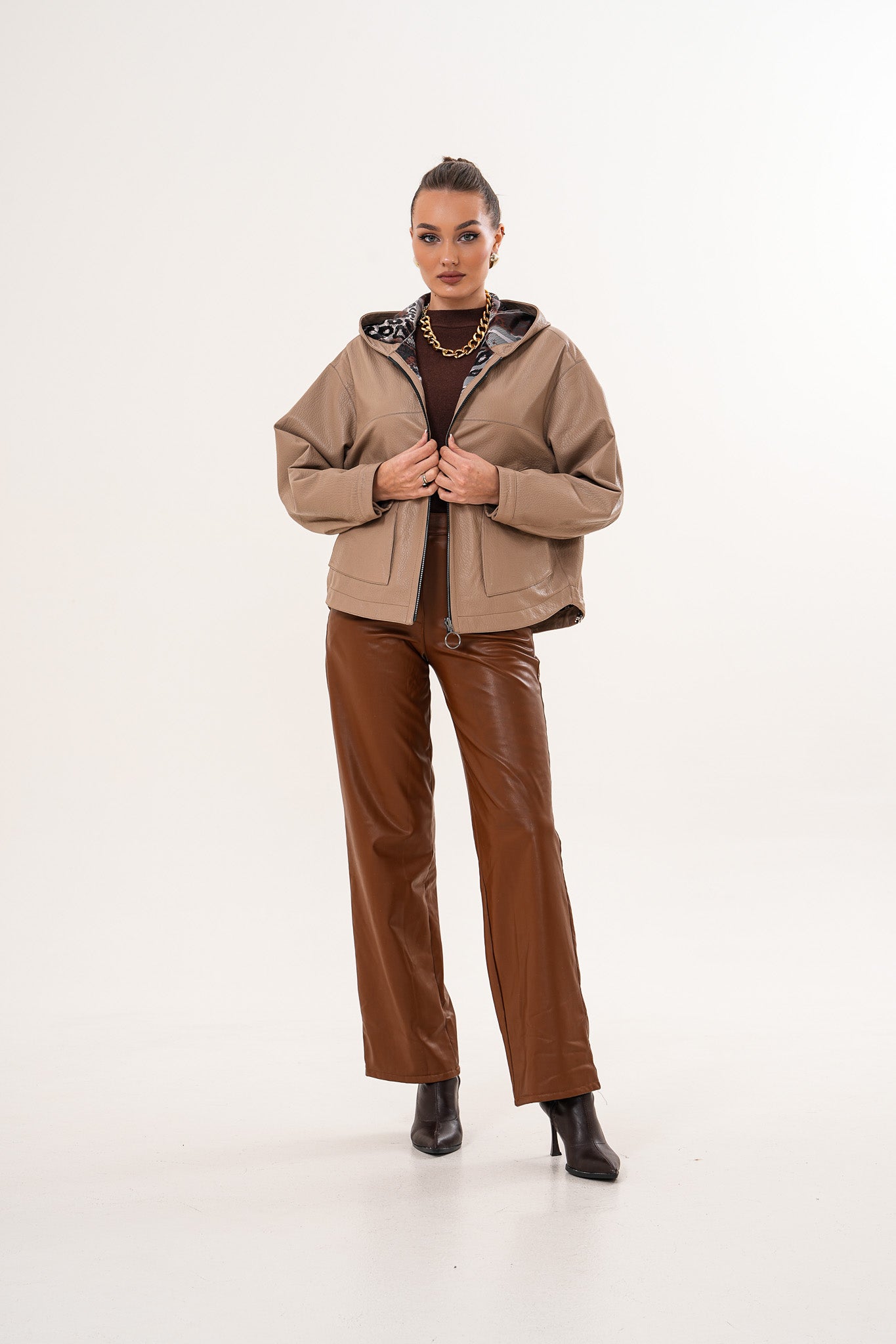 La chaqueta de cuero reversible para mujer Calyra – Taupe