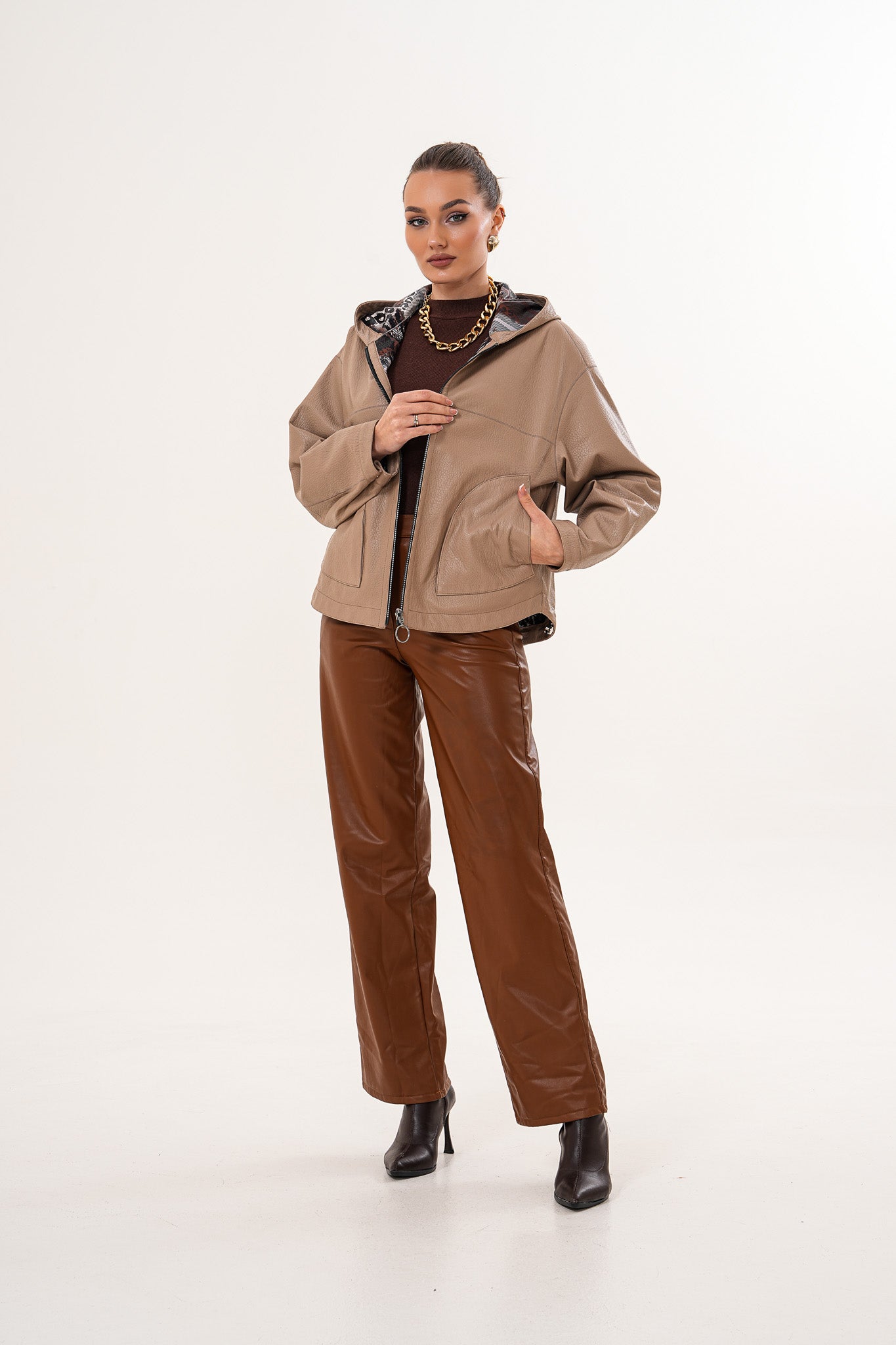 La chaqueta de cuero reversible para mujer Calyra – Taupe