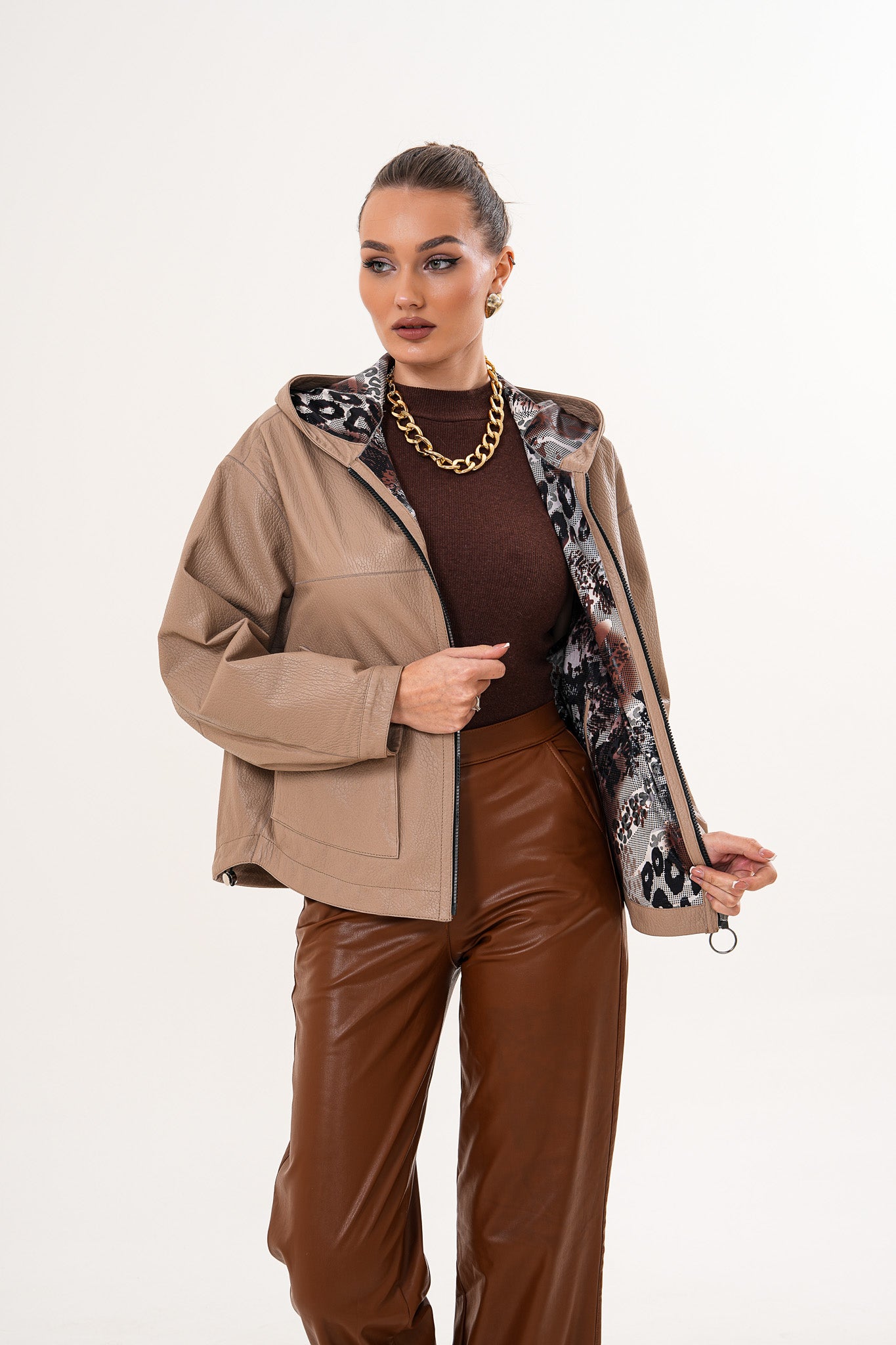 La chaqueta de cuero reversible para mujer Calyra – Taupe
