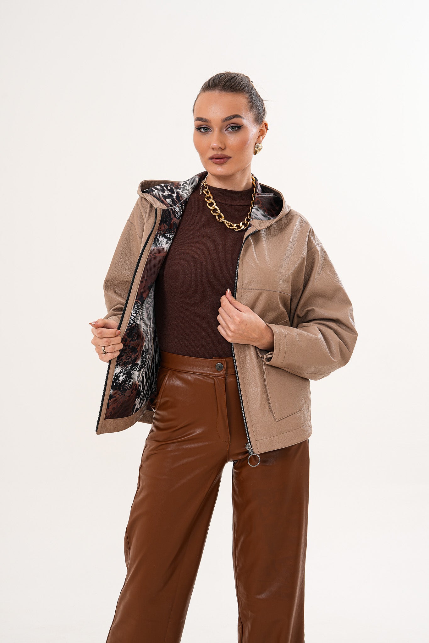 La chaqueta de cuero reversible para mujer Calyra – Taupe