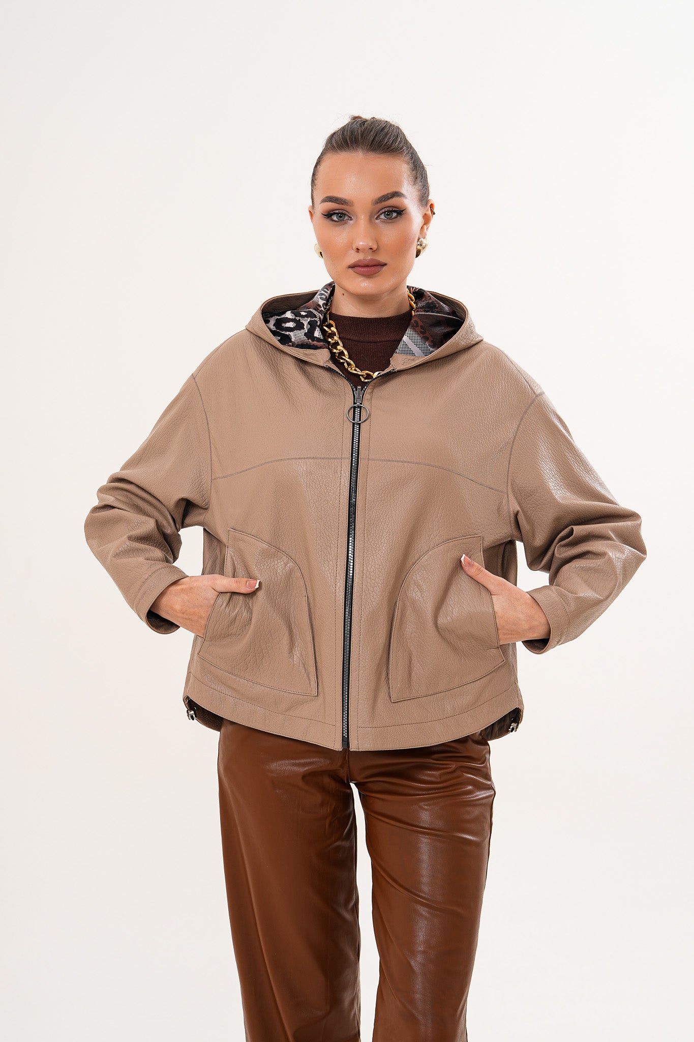 La chaqueta de cuero reversible para mujer Calyra – Taupe