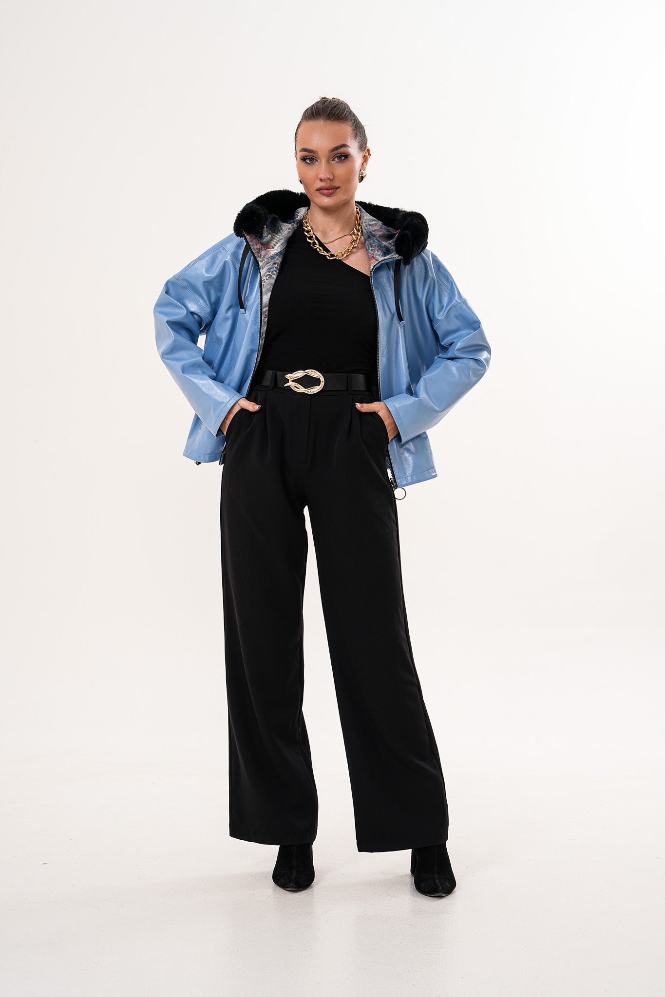 La chaqueta de cuero para mujer Velora Sky Blue, reversible, en piel de cordero