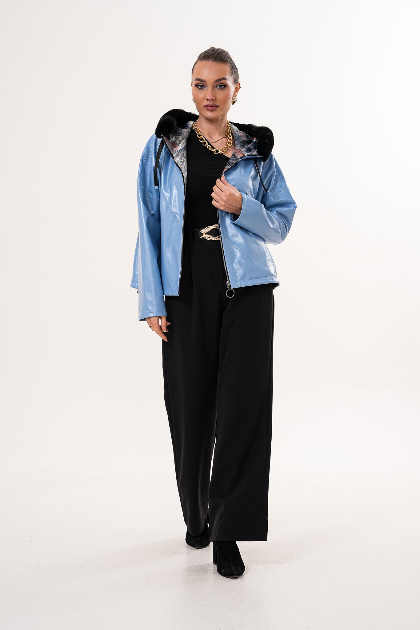La chaqueta de cuero para mujer Velora Sky Blue, reversible, en piel de cordero