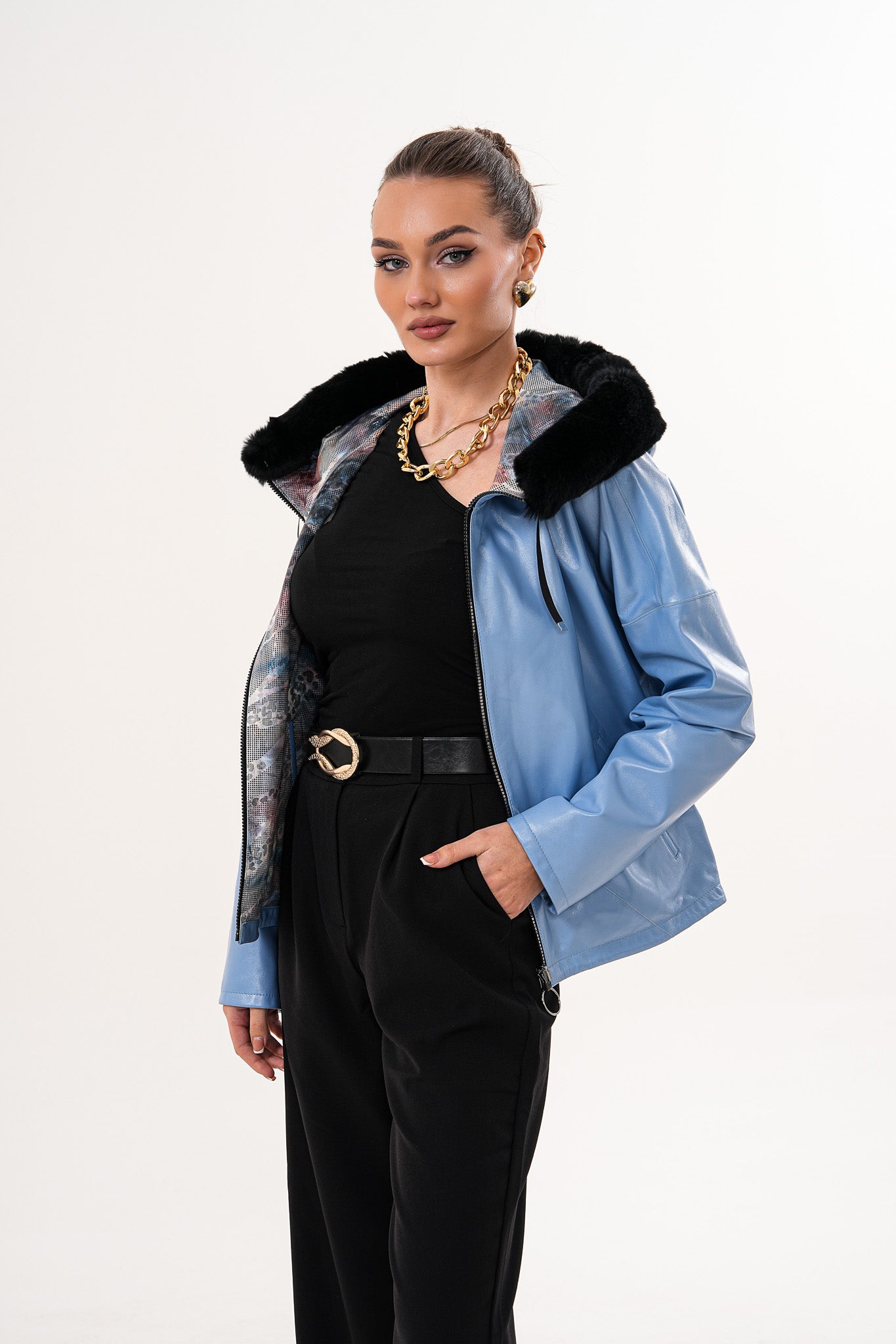 La chaqueta de cuero para mujer Velora Sky Blue, reversible, en piel de cordero