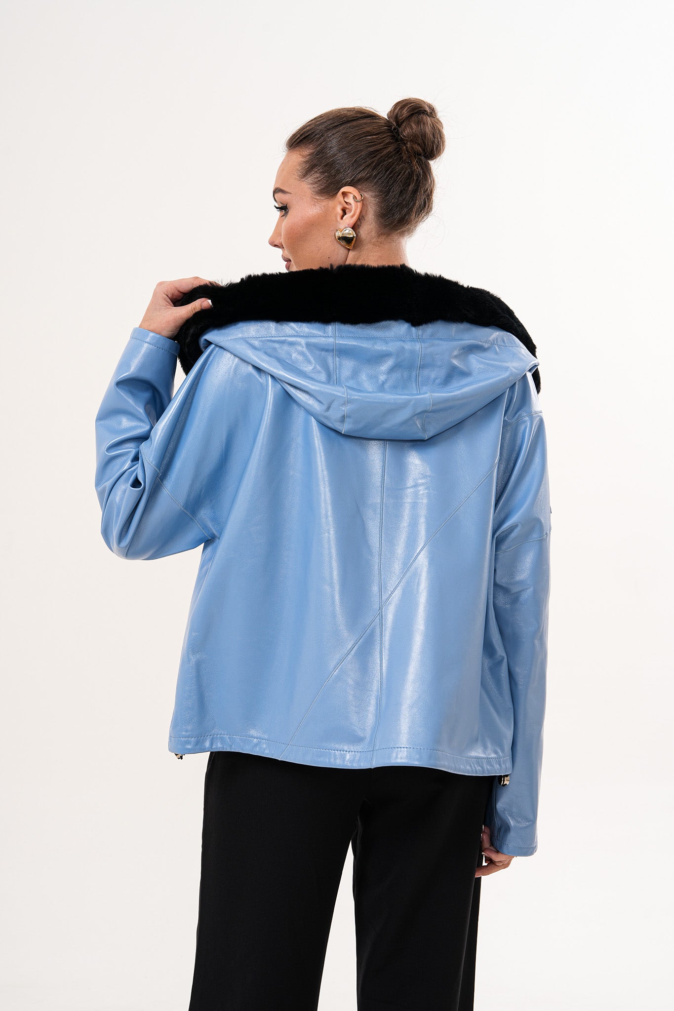 La chaqueta de cuero para mujer Velora Sky Blue, reversible, en piel de cordero