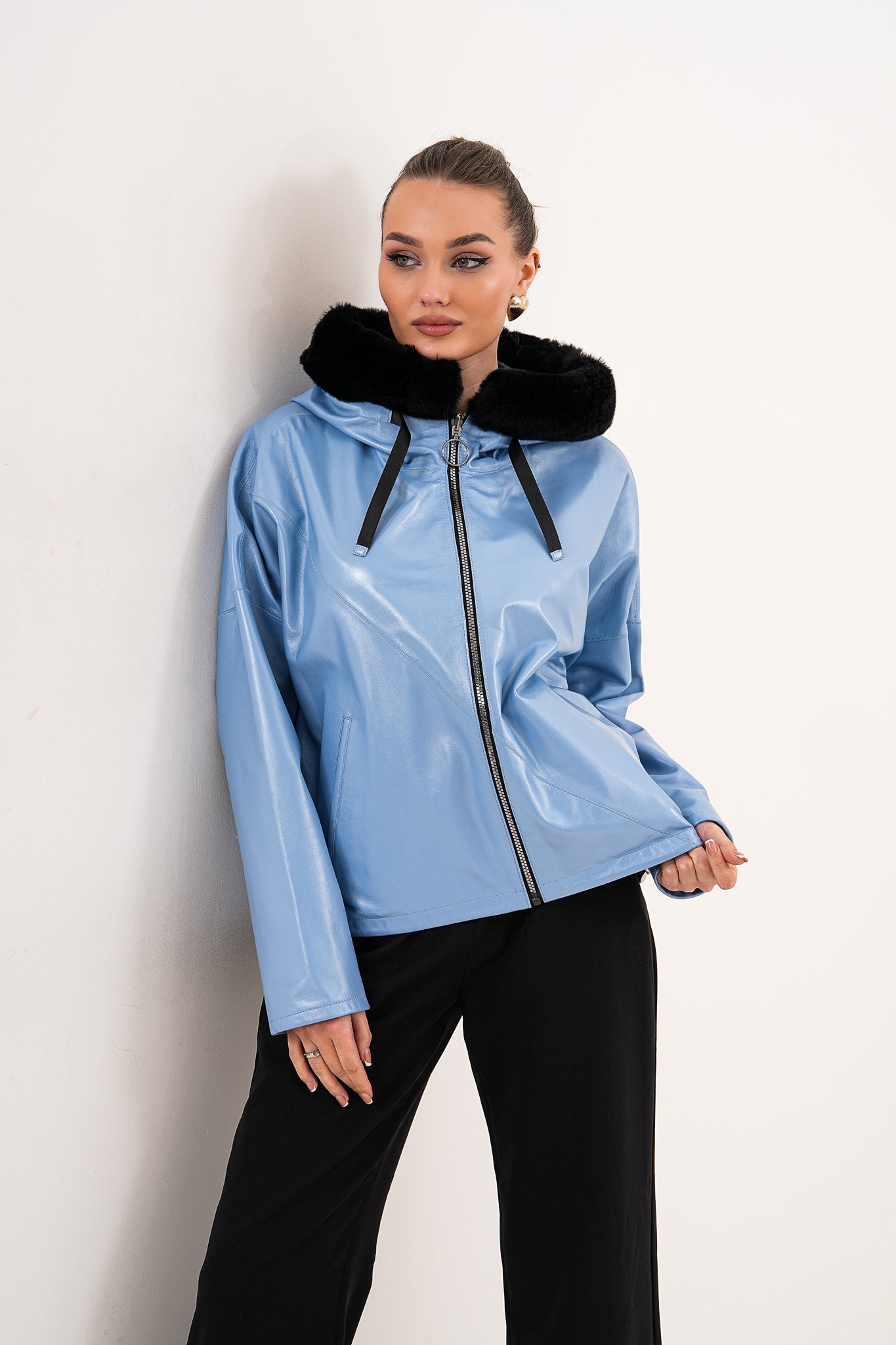 La chaqueta de cuero para mujer Velora Sky Blue, reversible, en piel de cordero