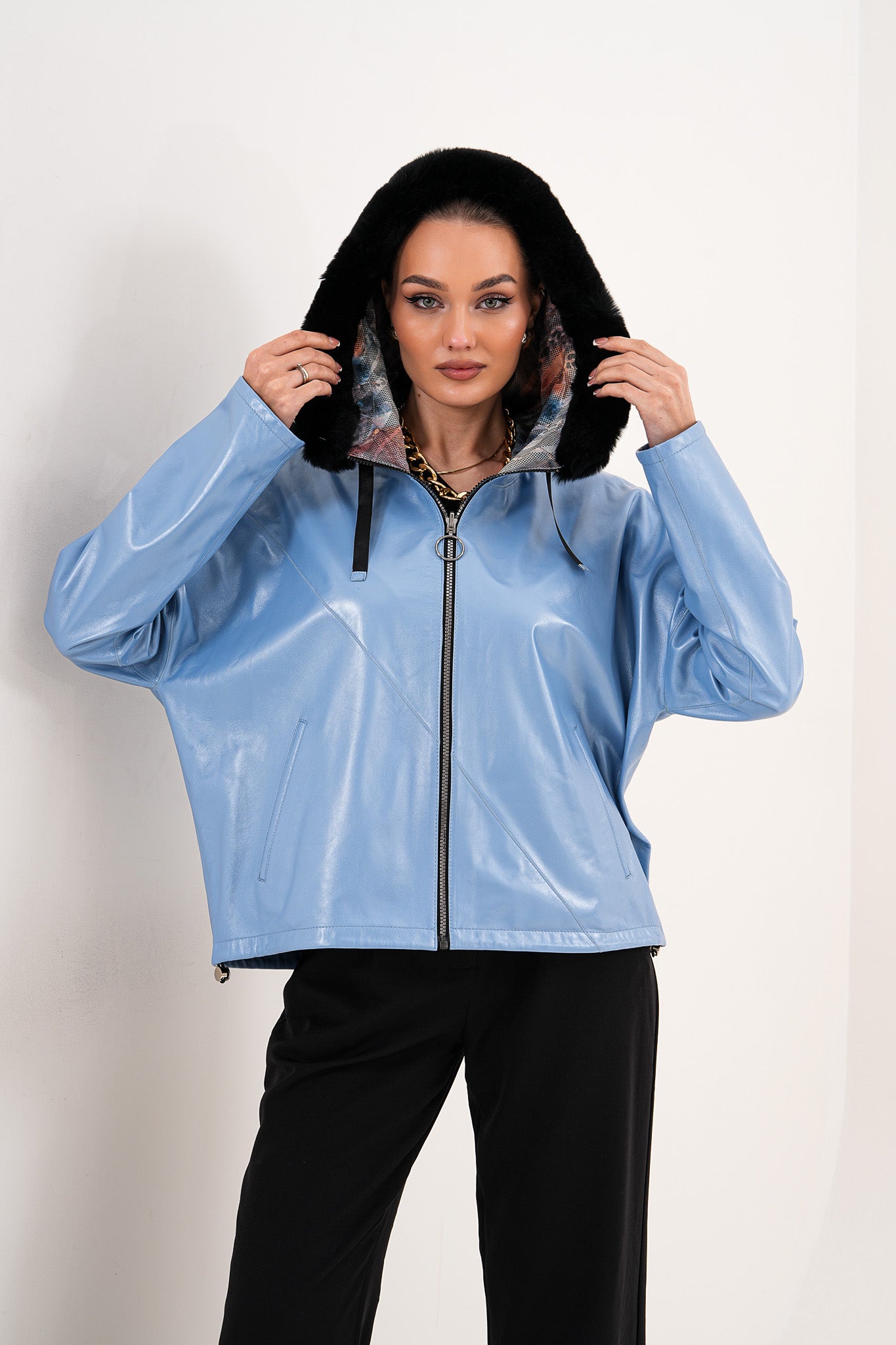 La chaqueta de cuero para mujer Velora Sky Blue, reversible, en piel de cordero