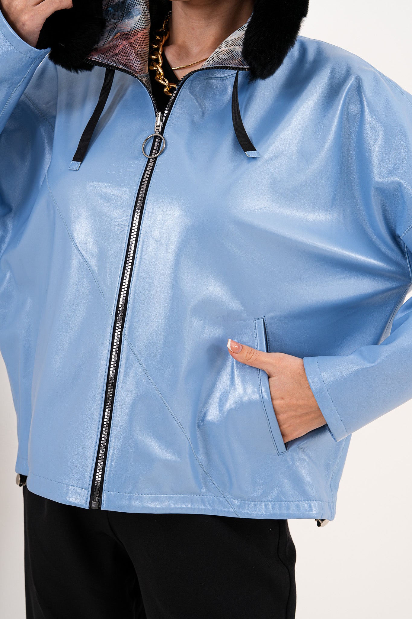 La chaqueta de cuero para mujer Velora Sky Blue, reversible, en piel de cordero