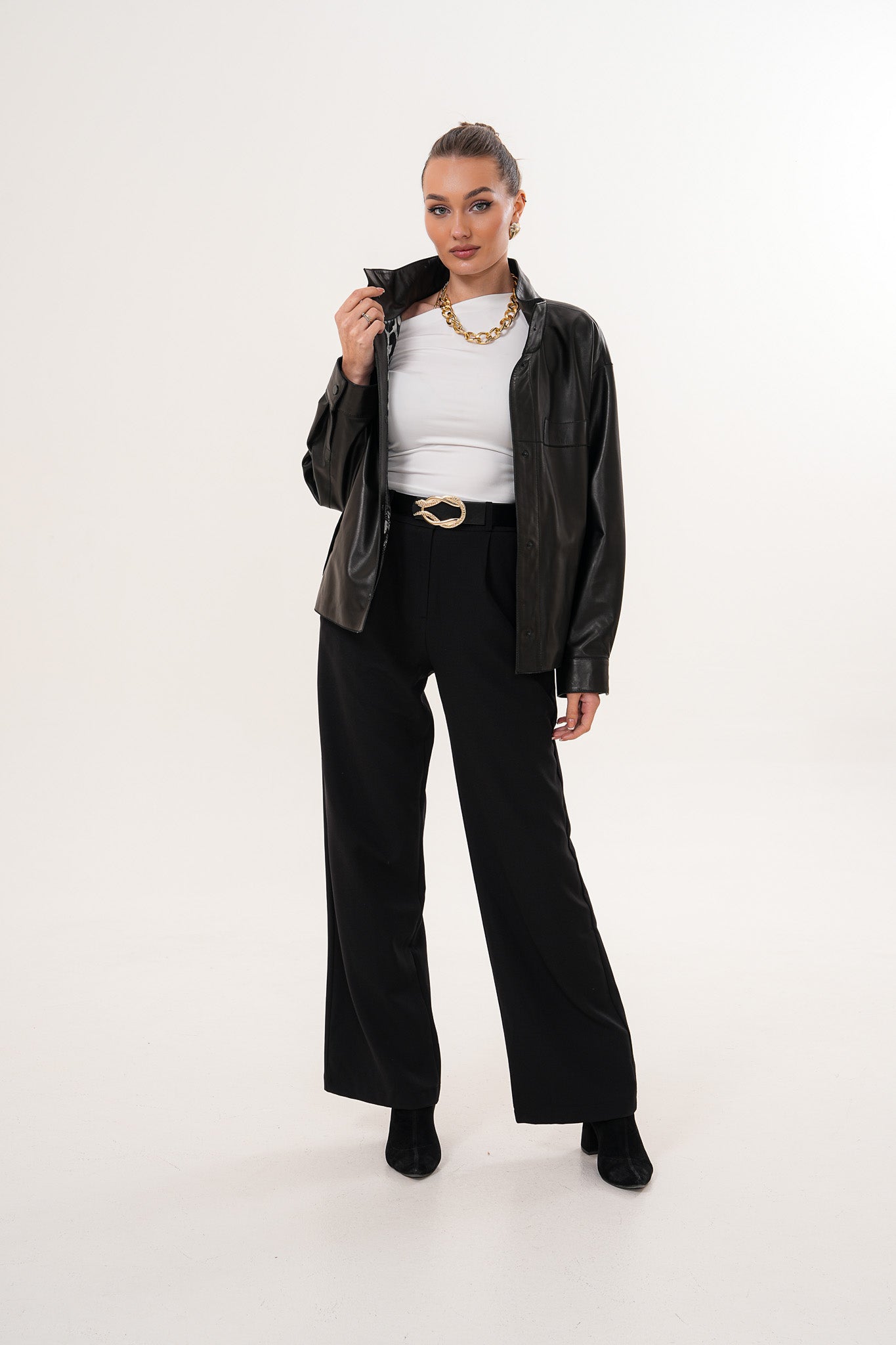 La Chaqueta Reversible Ravessa de Cuero Negro para Mujer