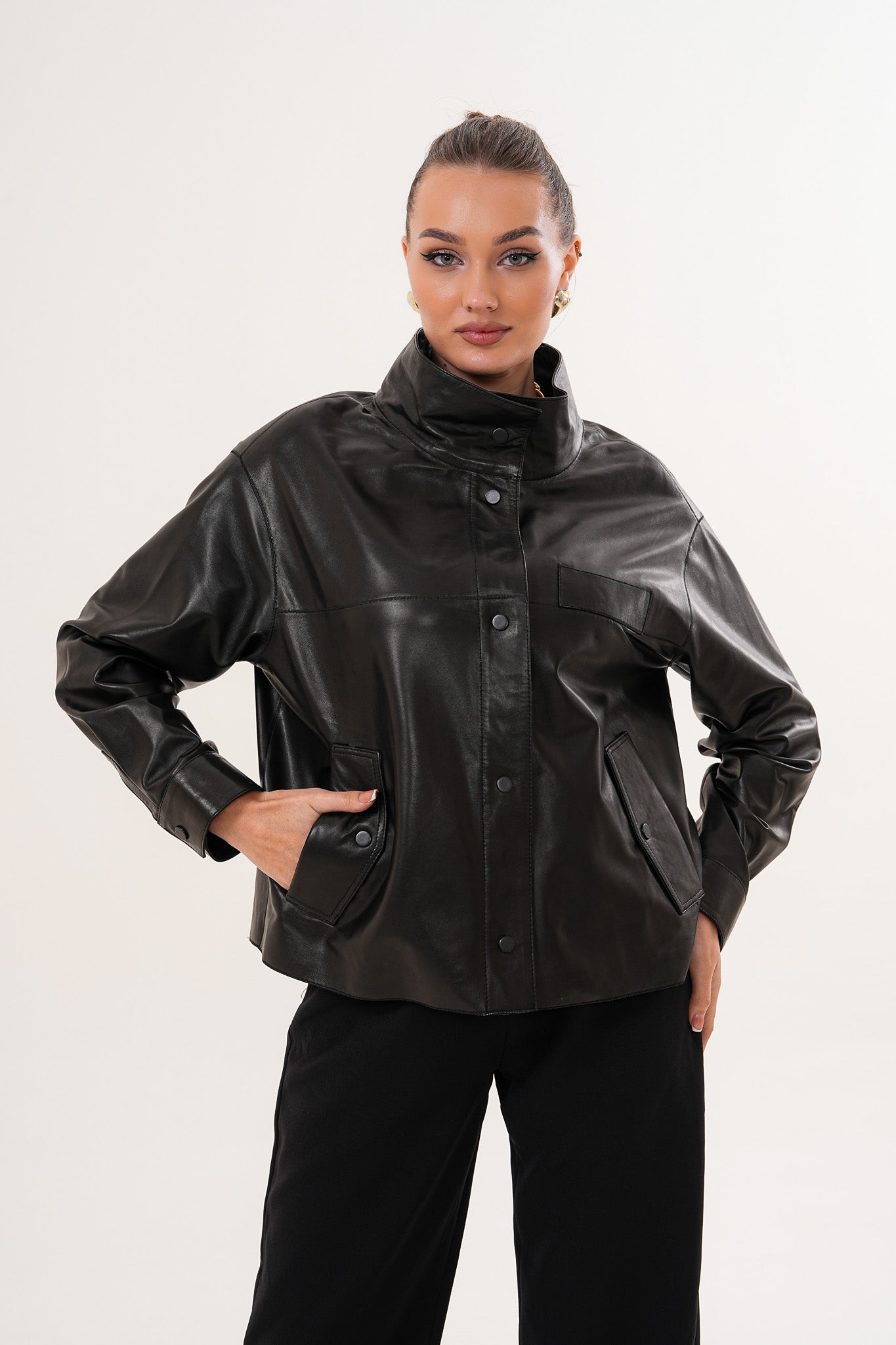 La Chaqueta Reversible Ravessa de Cuero Negro para Mujer