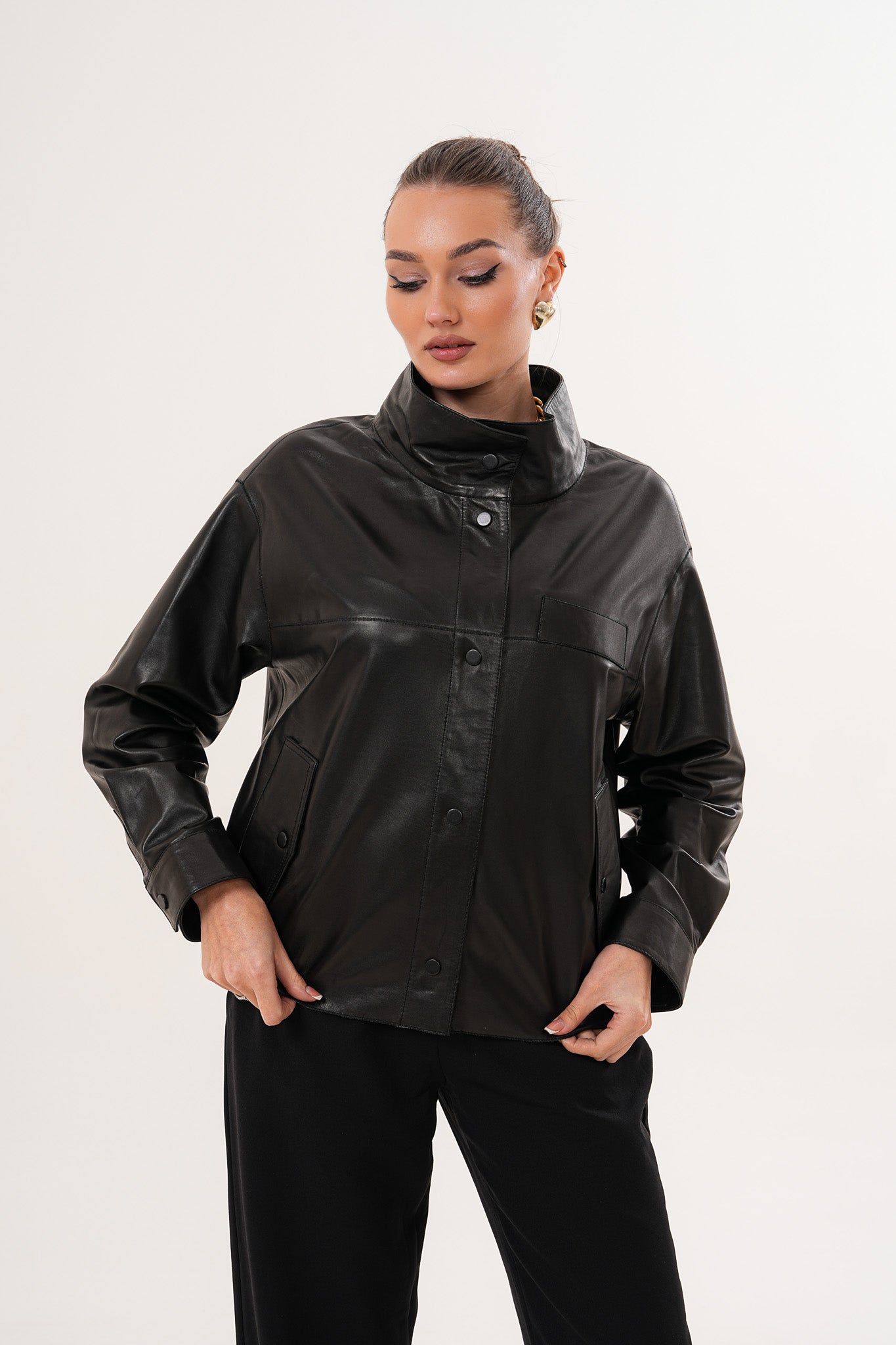 La Chaqueta Reversible Ravessa de Cuero Negro para Mujer