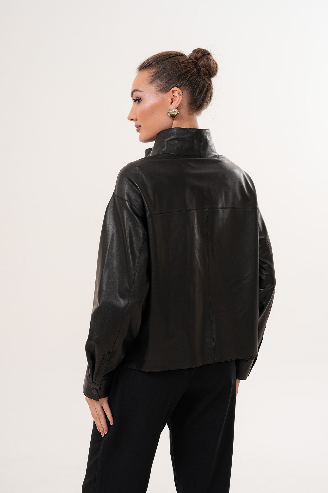 La Chaqueta Reversible Ravessa de Cuero Negro para Mujer