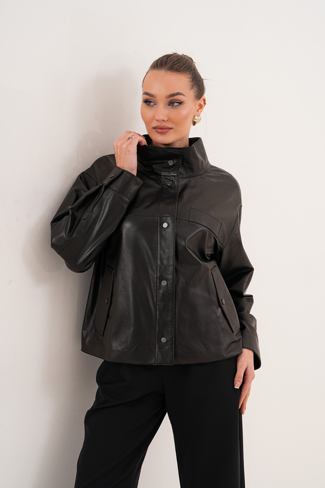 La Chaqueta Reversible Ravessa de Cuero Negro para Mujer