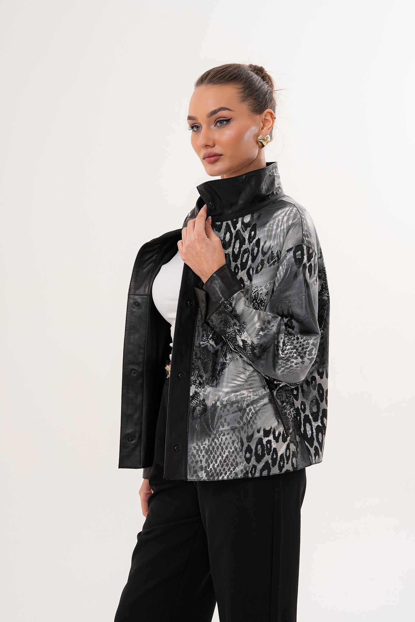 La Chaqueta Reversible Ravessa de Cuero Negro para Mujer
