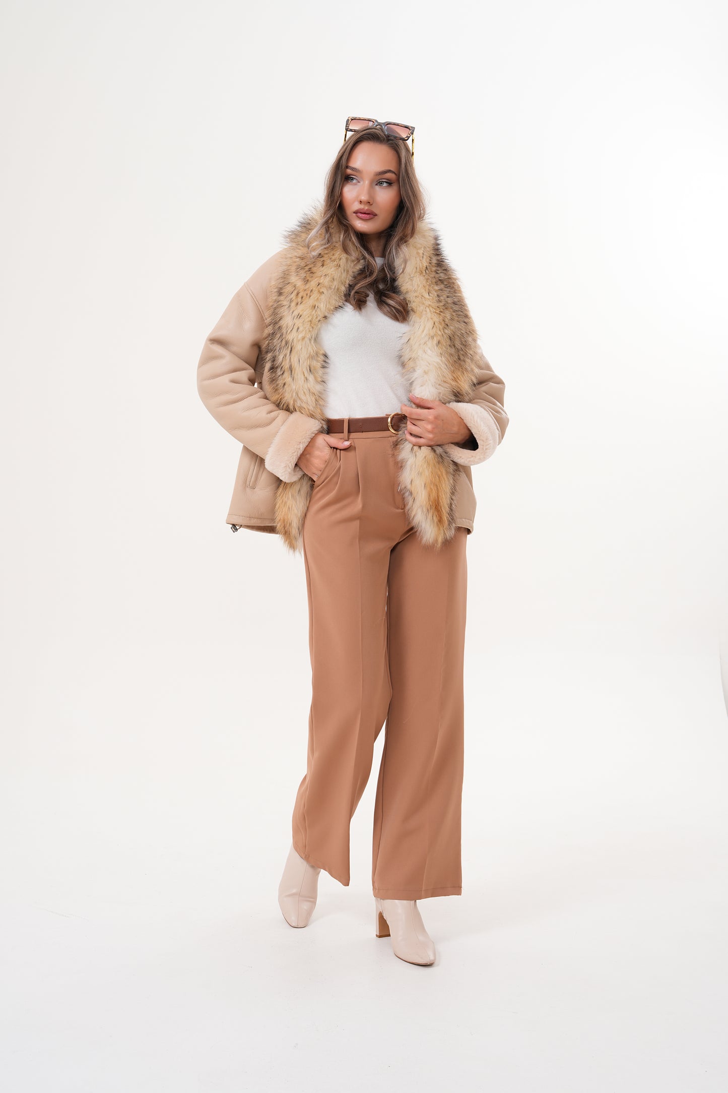 La chaqueta de cuero para mujer Elise Beige con forro de piel