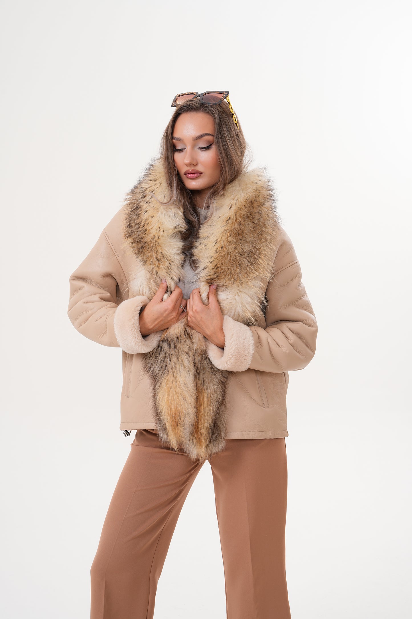 La chaqueta de cuero para mujer Elise Beige con forro de piel