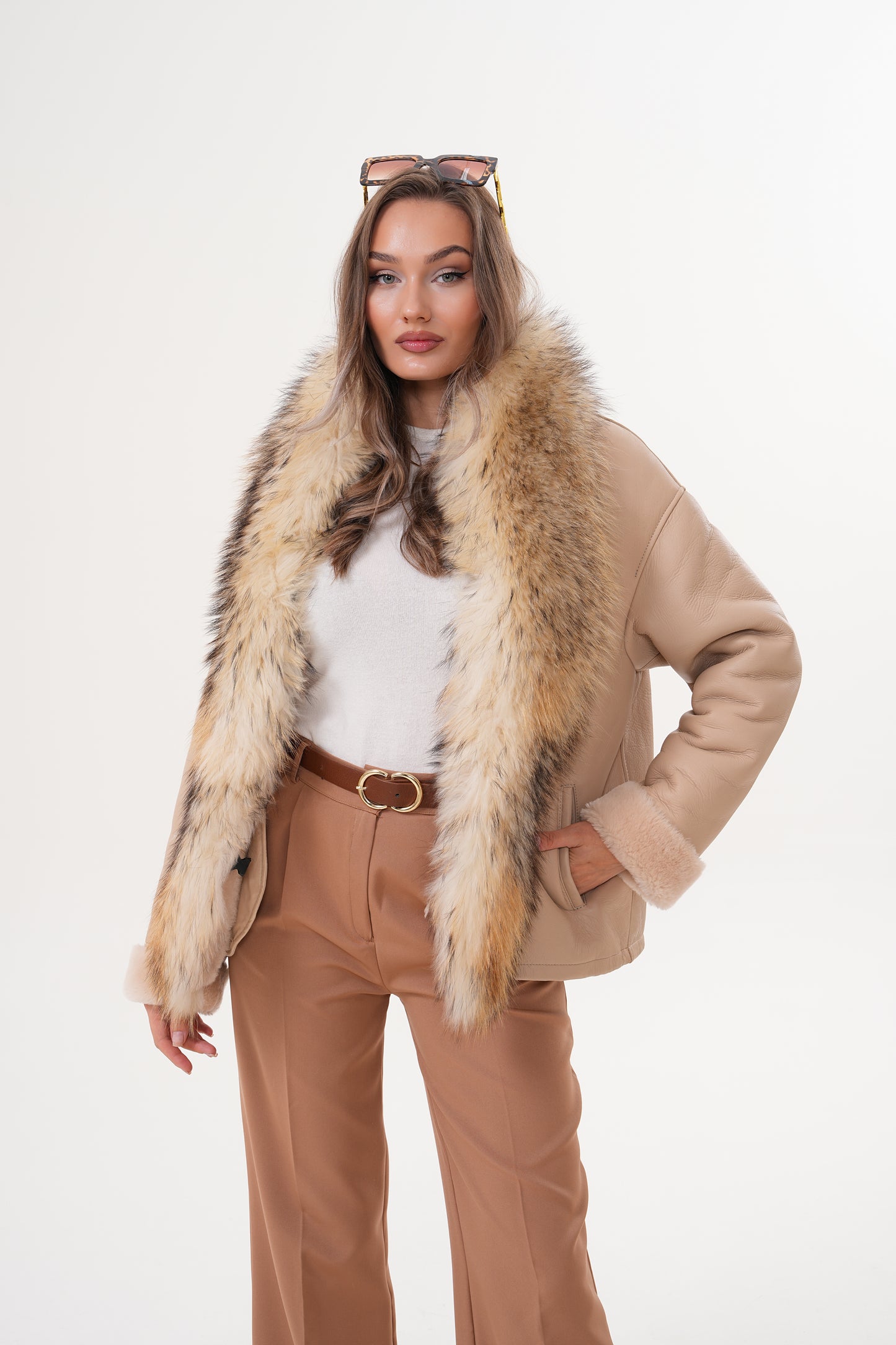 La chaqueta de cuero para mujer Elise Beige con forro de piel