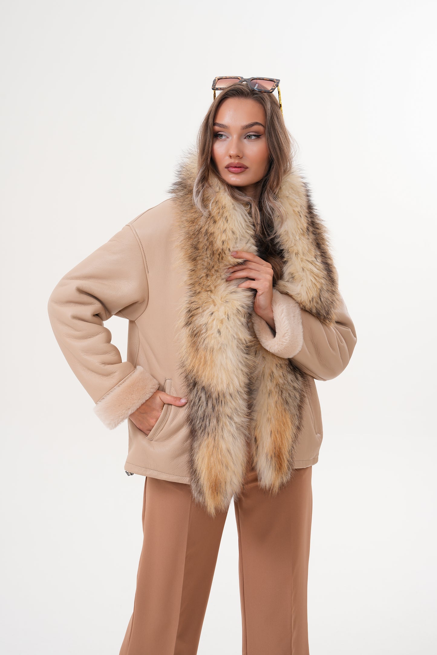 La chaqueta de cuero para mujer Elise Beige con forro de piel