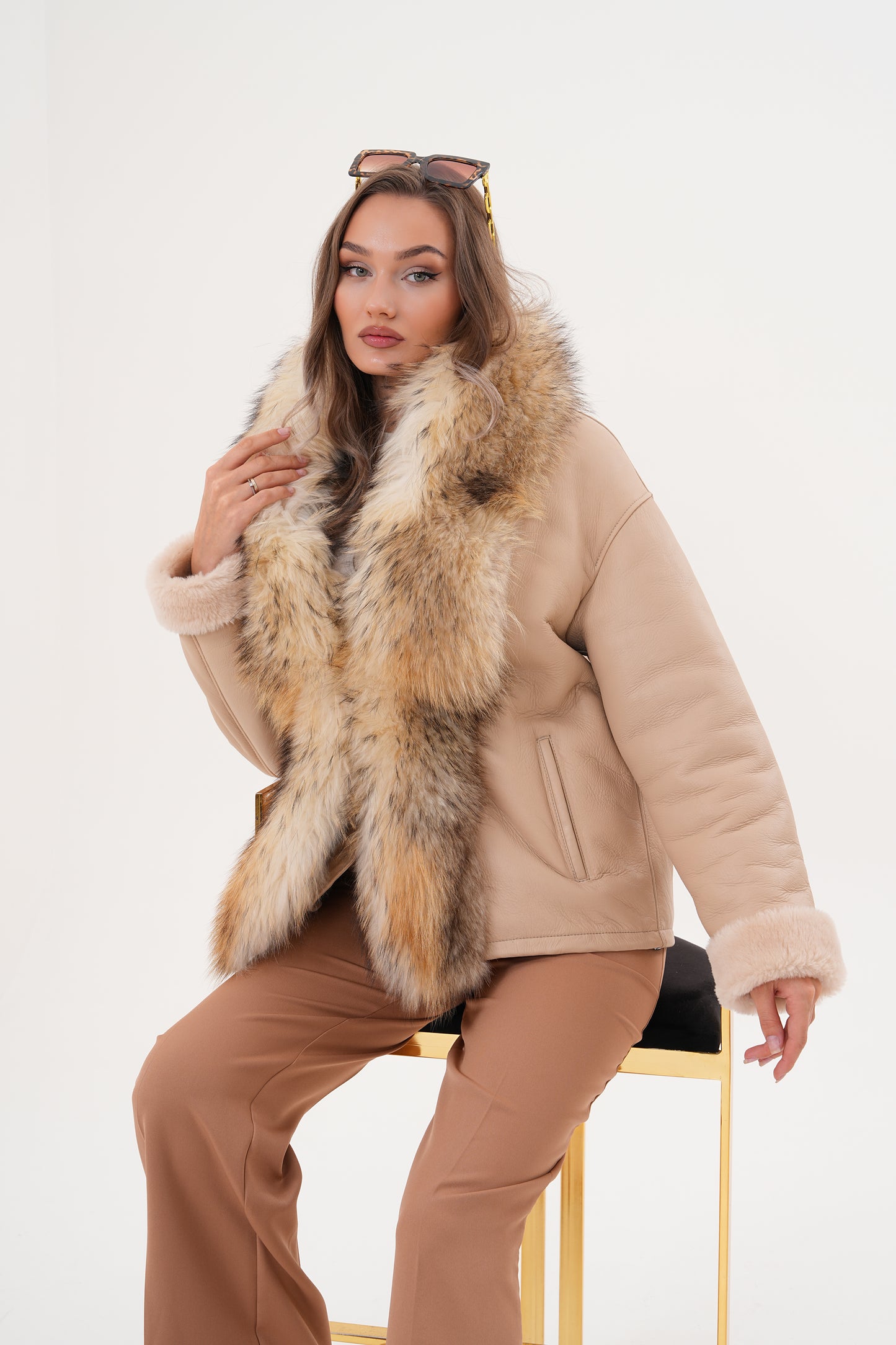 La chaqueta de cuero para mujer Elise Beige con forro de piel