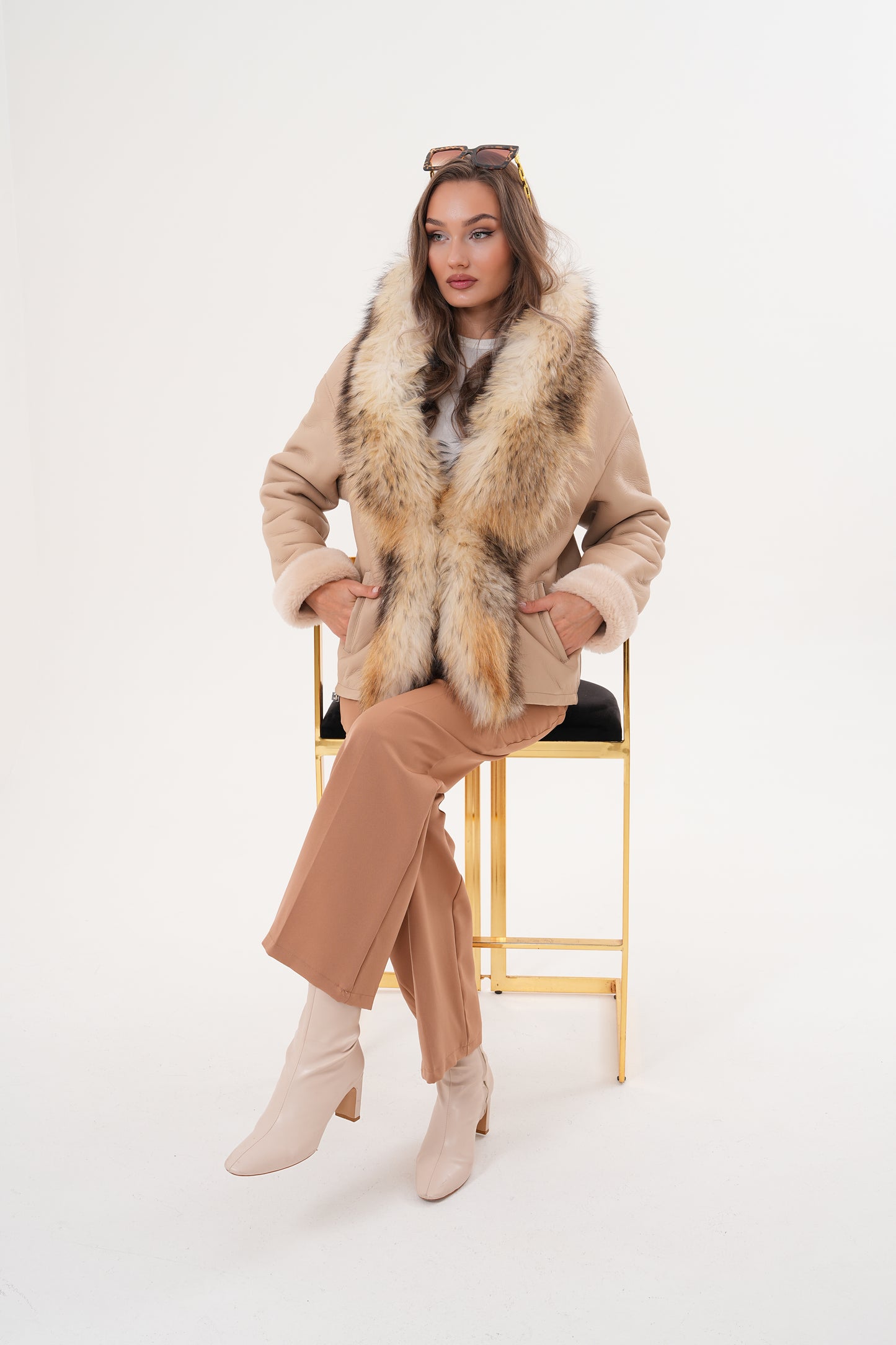 La chaqueta de cuero para mujer Elise Beige con forro de piel