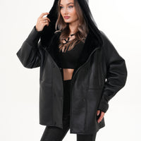 The Denali Chaqueta de Cuero para Mujer con Capucha y Forro de Borrego Negro