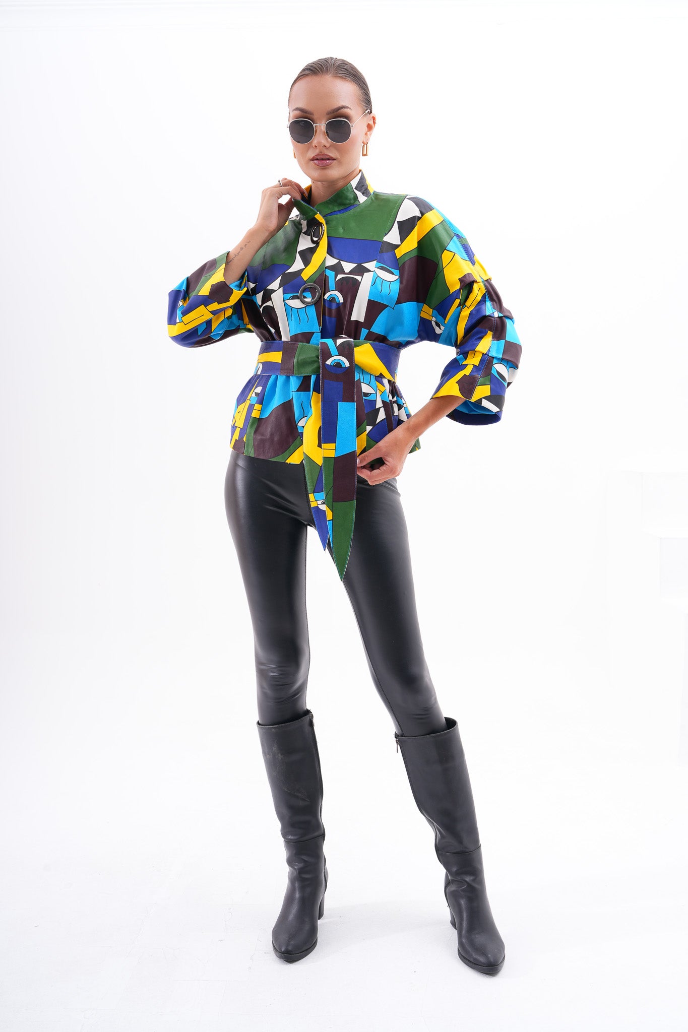 Chaqueta de cuero para mujer Odessa con arte geométrico multicolor