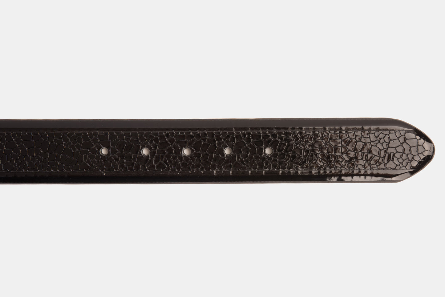 Cinturón de piel de charol negro de Modica