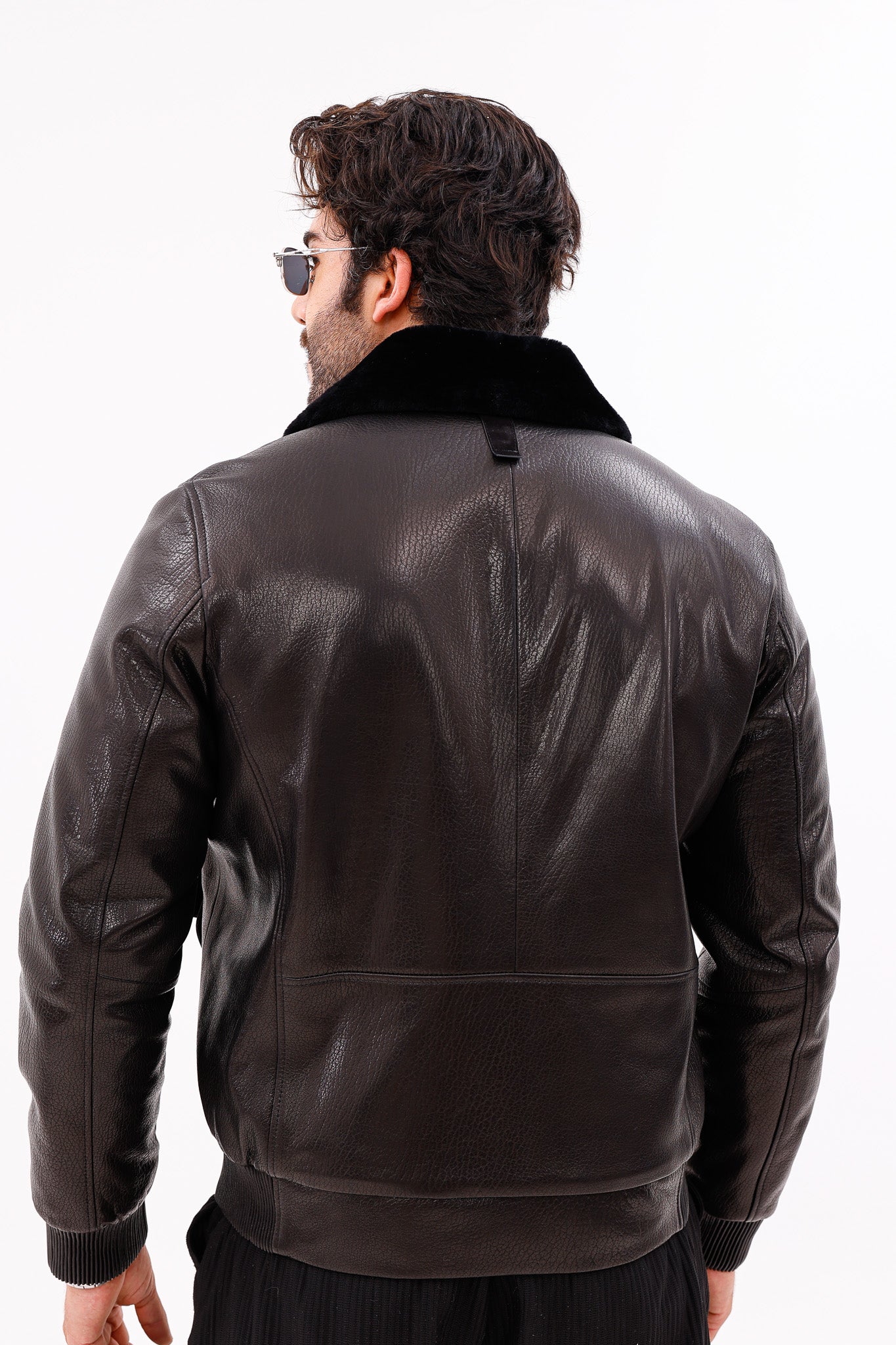 La chaqueta de cuero para hombre Ardent Black en piel de cordero