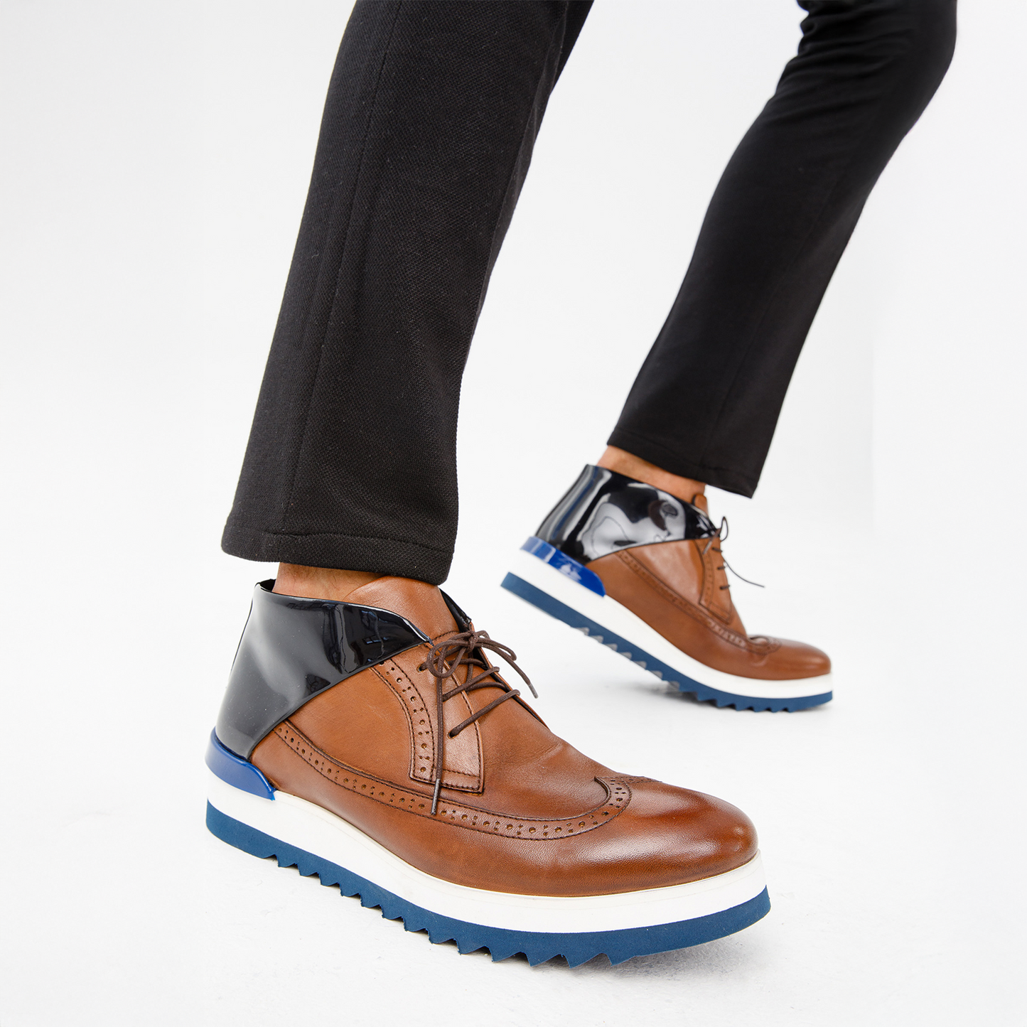 Botín deportivo Chukka Wingtip para hombre de Kagan Tan