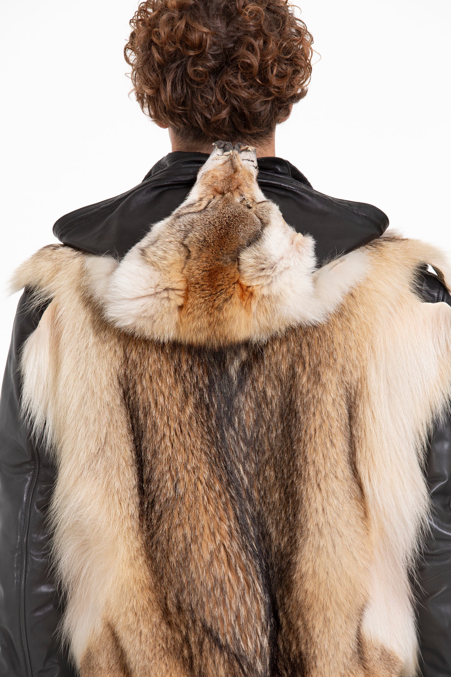 Chaqueta de piel de lobo pura de color negro para hombre de Melbourne 